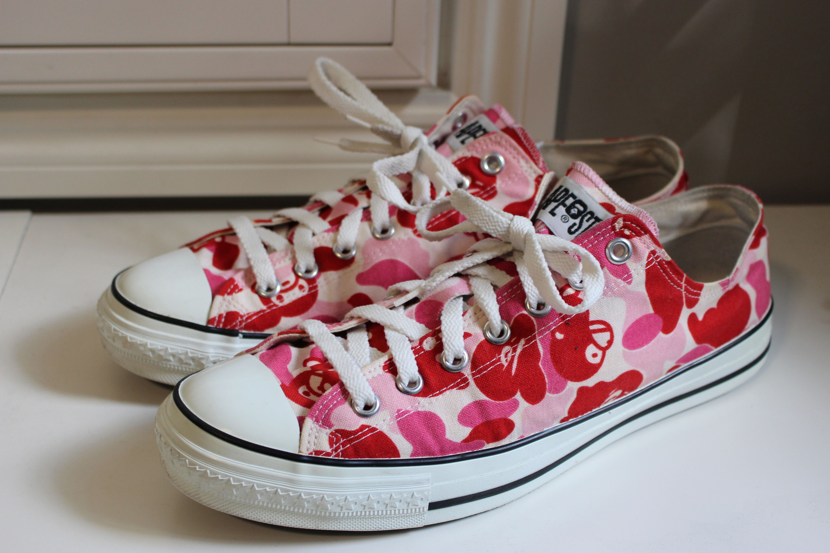 Pink camo converse deals