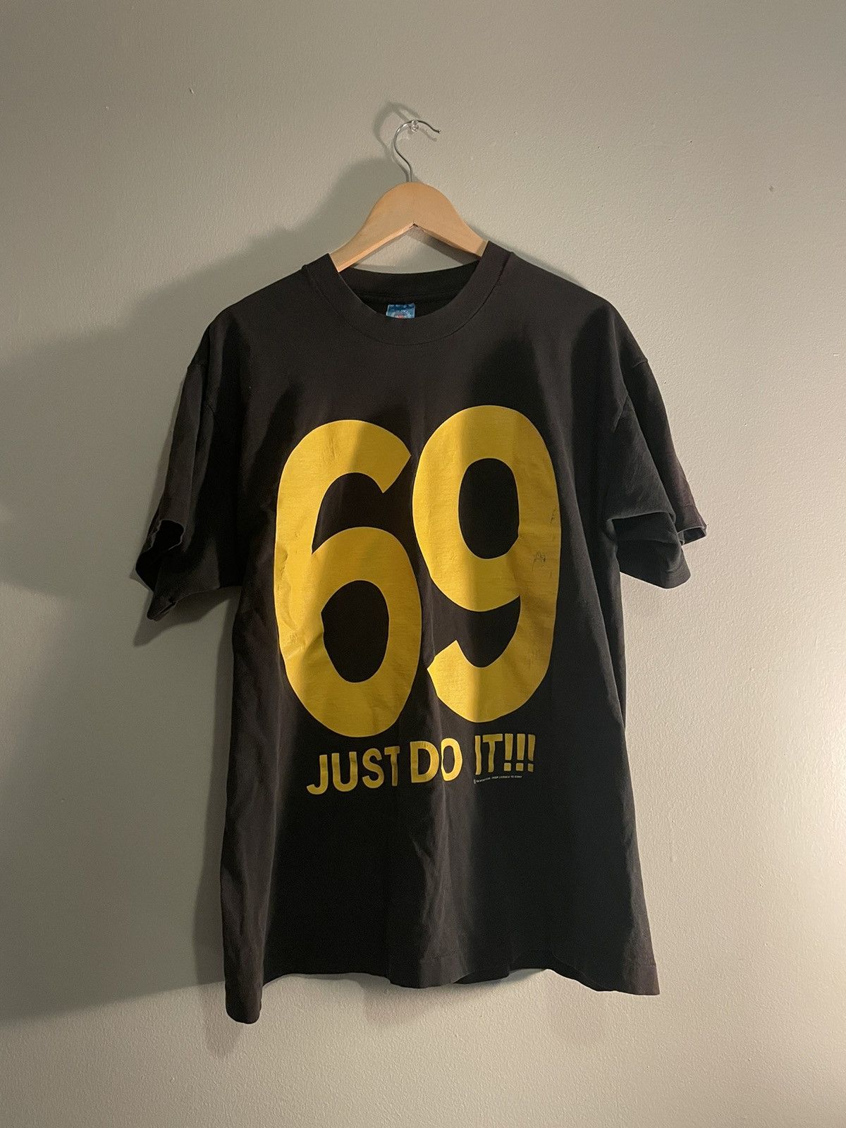 Band Tees Vintage Bryan Adams '69 Tour Shirt Size US XL / EU 56 / 4 - 1 Thumbnail