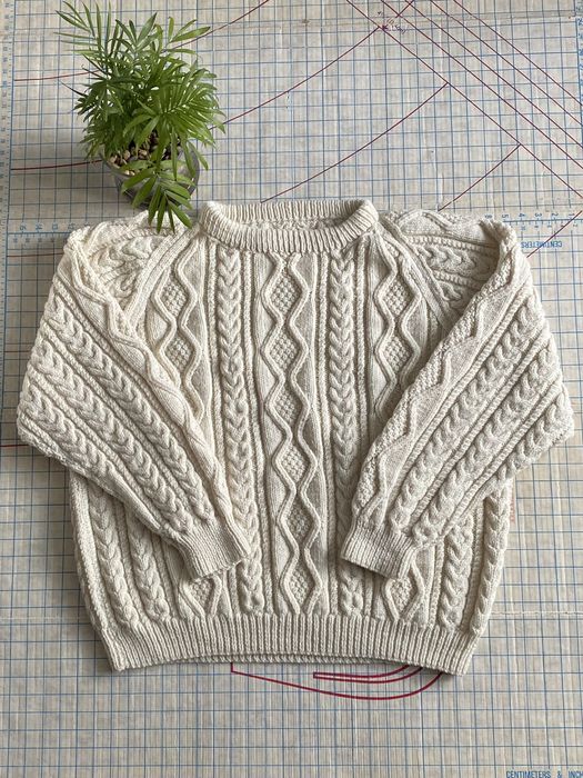 Vintage Vintage Hand Knit Wool Aran Sweater Fits XL Size US XL / EU 56 / 4 - 1 Preview