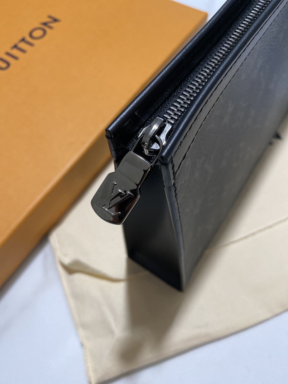 Louis Vuitton POCHETTE VOYAGE MM Size ONE SIZE - 2 Thumbnail