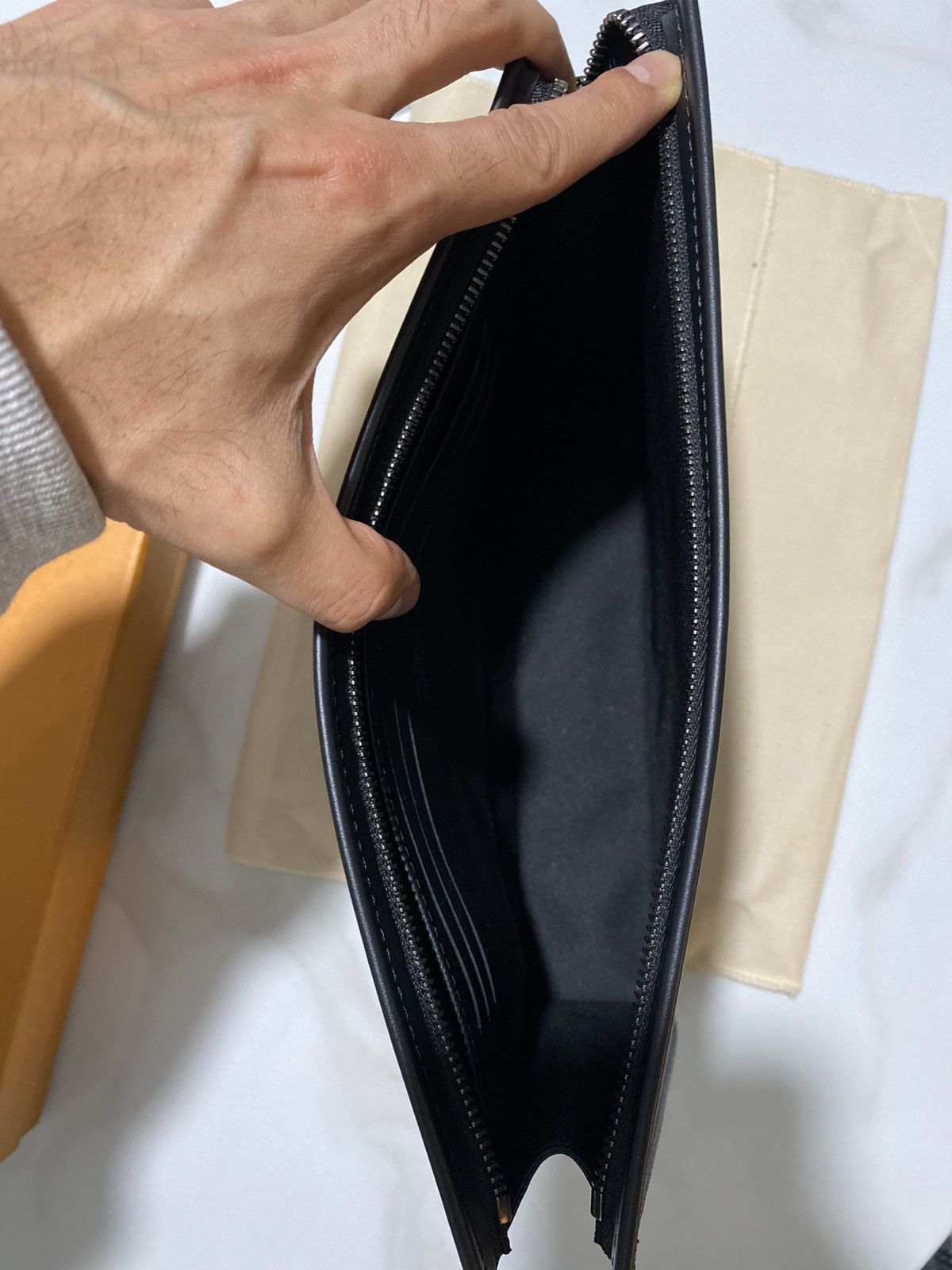 Louis Vuitton POCHETTE VOYAGE MM Size ONE SIZE - 7 Thumbnail