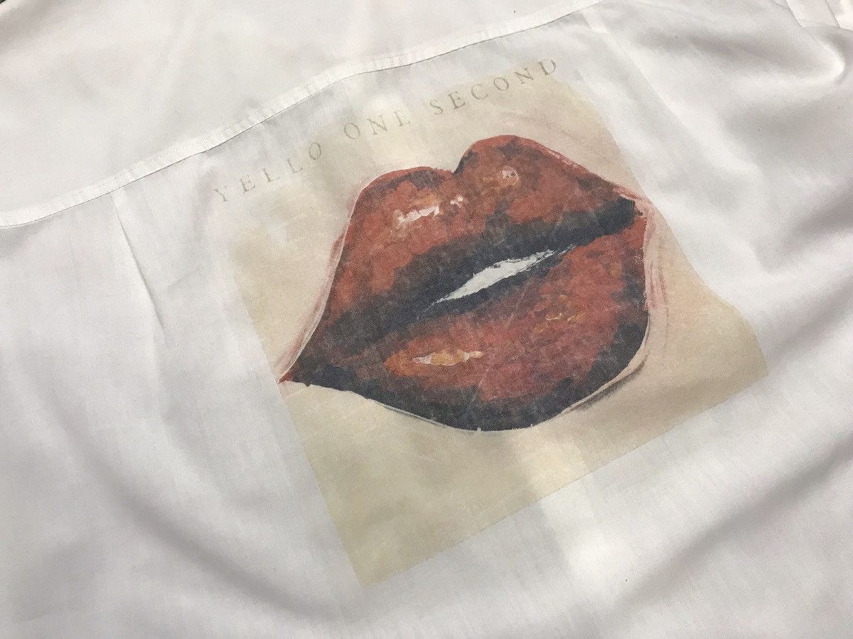 Band Tees Yello One Second Lips print shirt Size US XL / EU 56 / 4 - 3 Thumbnail