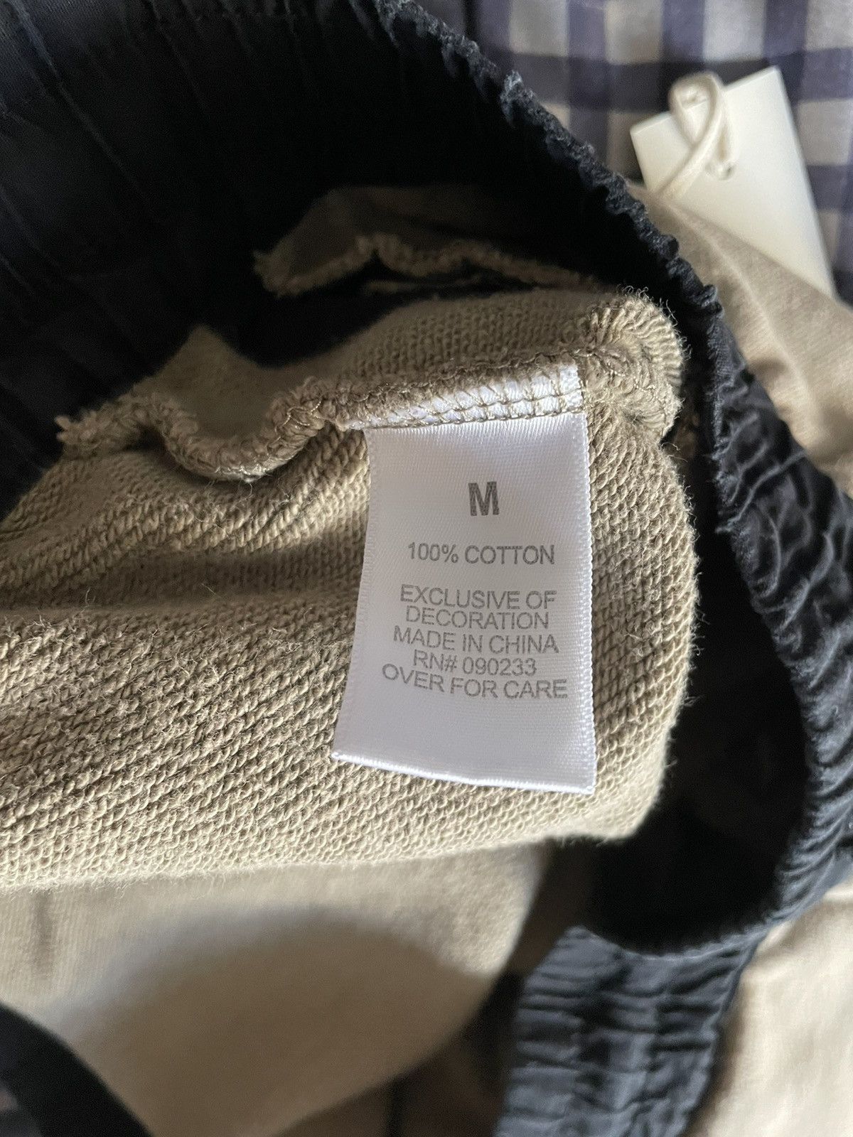 Essentials Fear of God Essentials Fleece Shorts “Silver Sage” Size US 32 / EU 48 - 3 Thumbnail