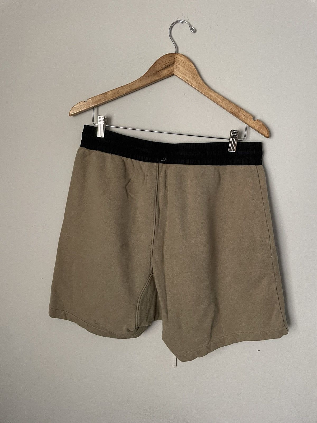 Essentials Fear of God Essentials Fleece Shorts “Silver Sage” Size US 32 / EU 48 - 2 Thumbnail