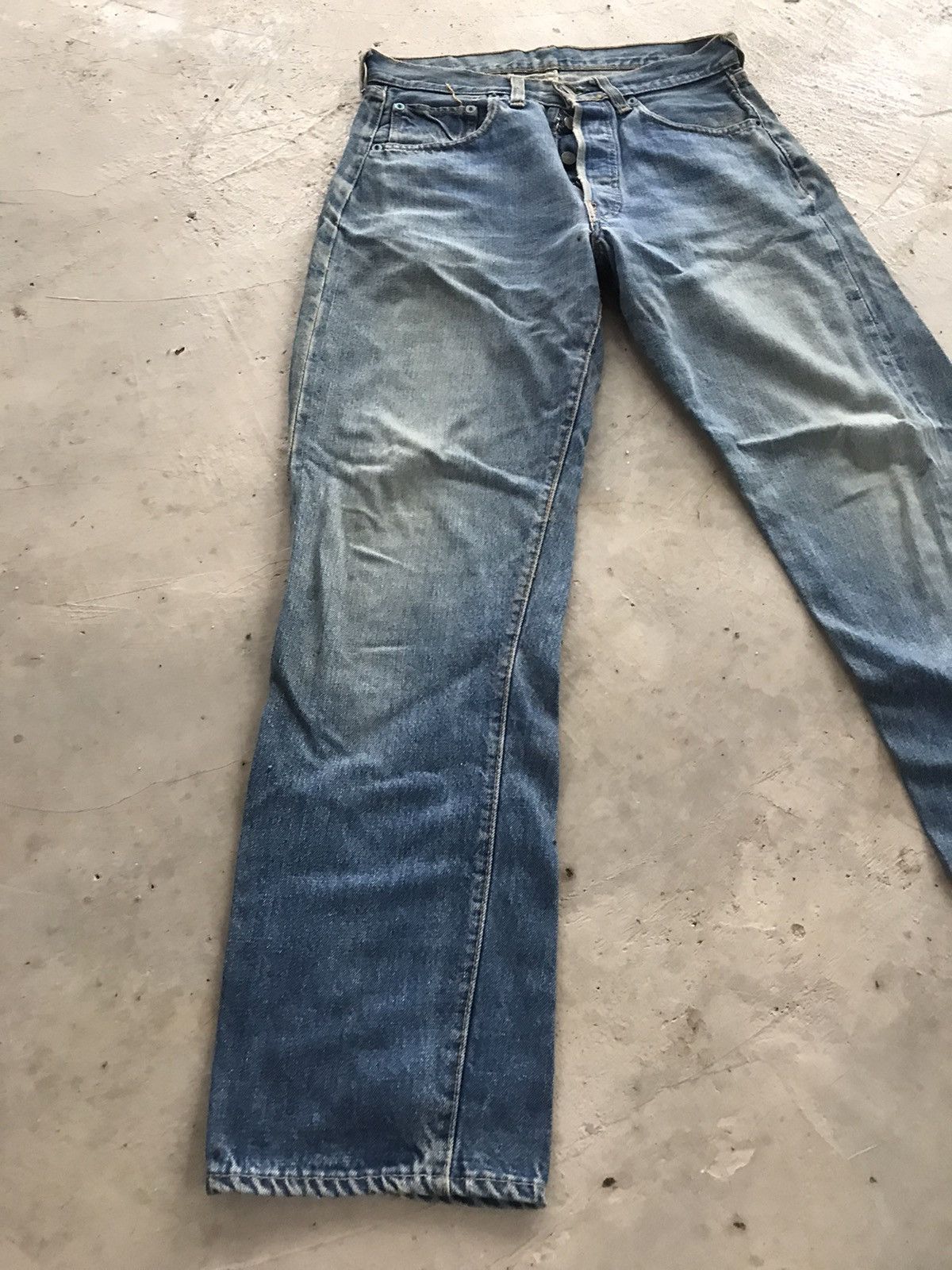 Levi's Vintage Clothing RARE VINTAGE LEVIS 501 BUTTON NO 6 SELVEDGE DENIM PANT Size US 30 / EU 46 - 4 Thumbnail