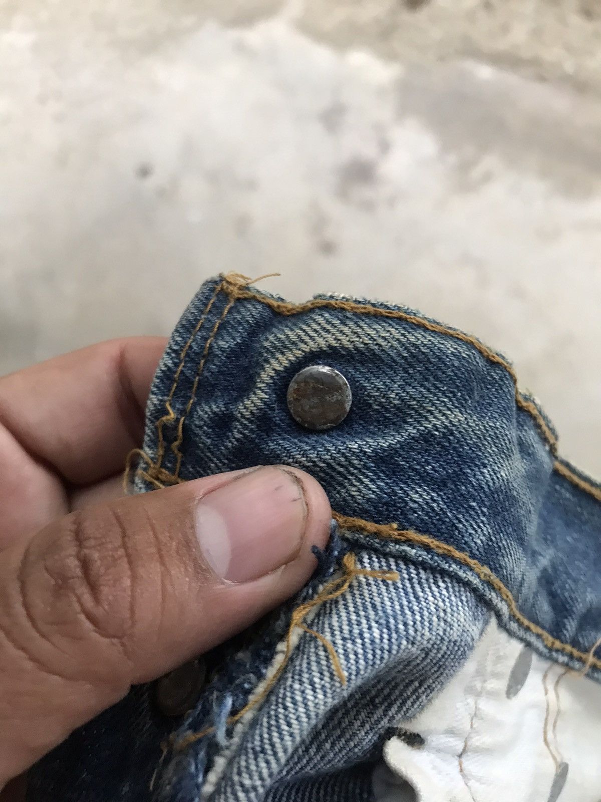 Levi's Vintage Clothing RARE VINTAGE LEVIS 501 BUTTON NO 6 SELVEDGE DENIM PANT Size US 30 / EU 46 - 20 Thumbnail