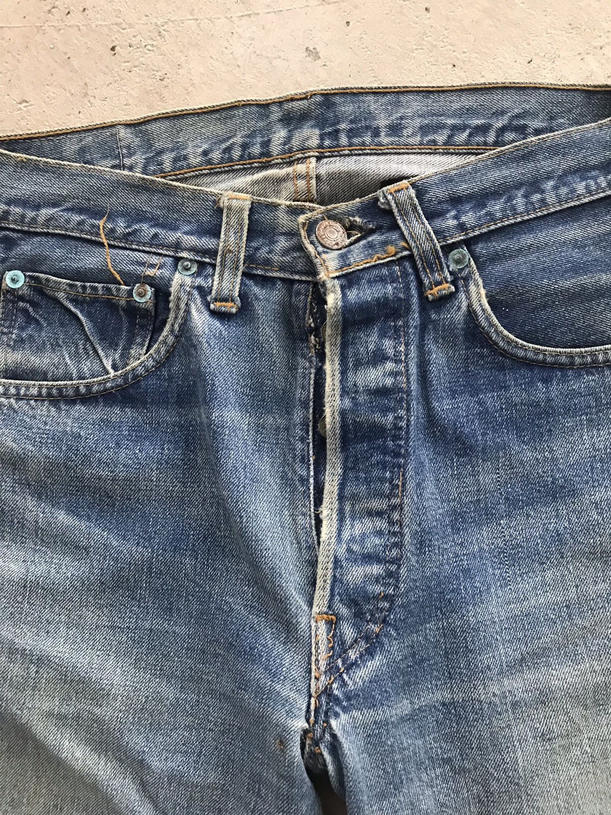 Levi's Vintage Clothing RARE VINTAGE LEVIS 501 BUTTON NO 6 SELVEDGE DENIM PANT Size US 30 / EU 46 - 13 Thumbnail