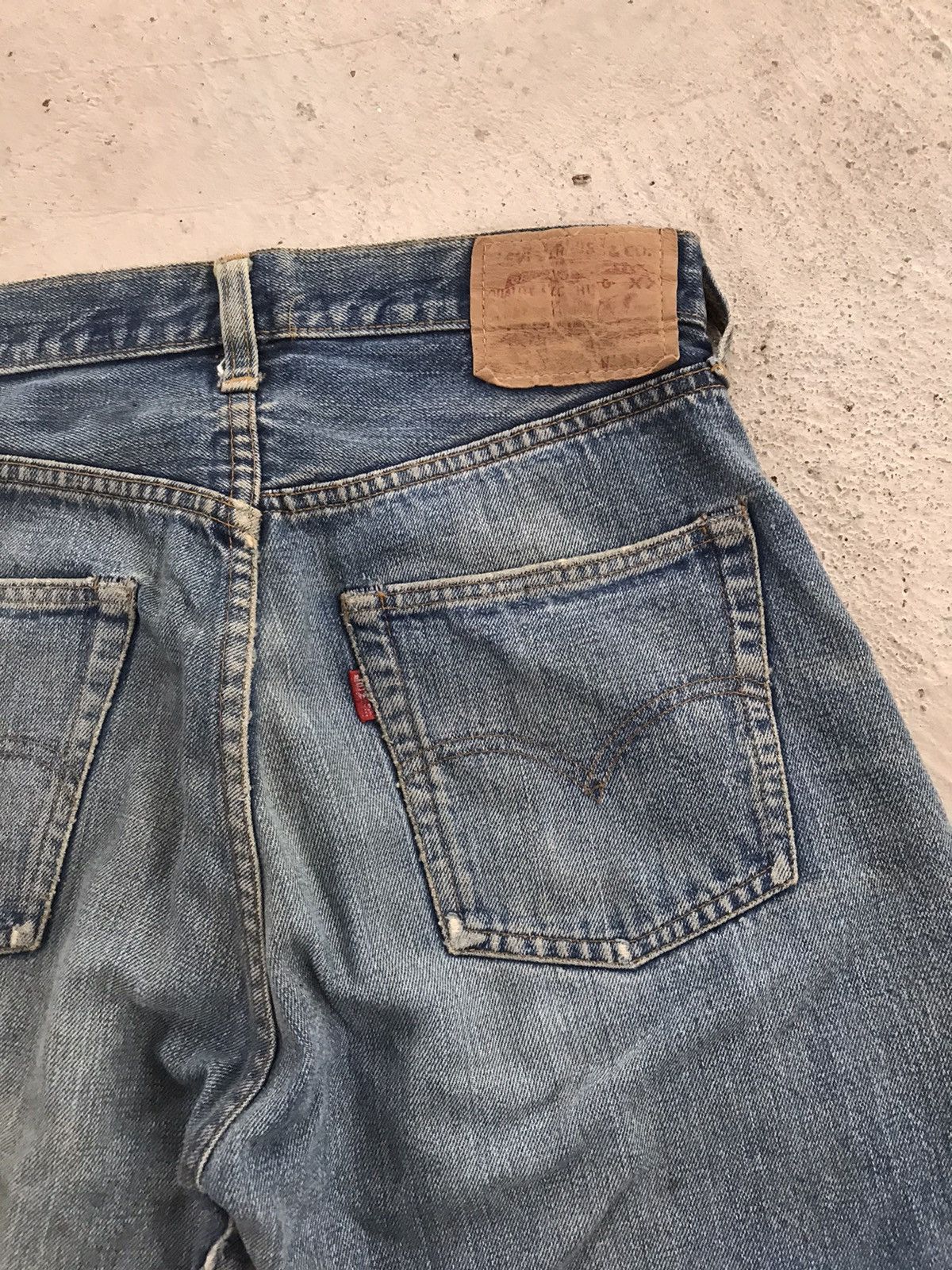 Levi's Vintage Clothing RARE VINTAGE LEVIS 501 BUTTON NO 6 SELVEDGE DENIM PANT Size US 30 / EU 46 - 9 Thumbnail