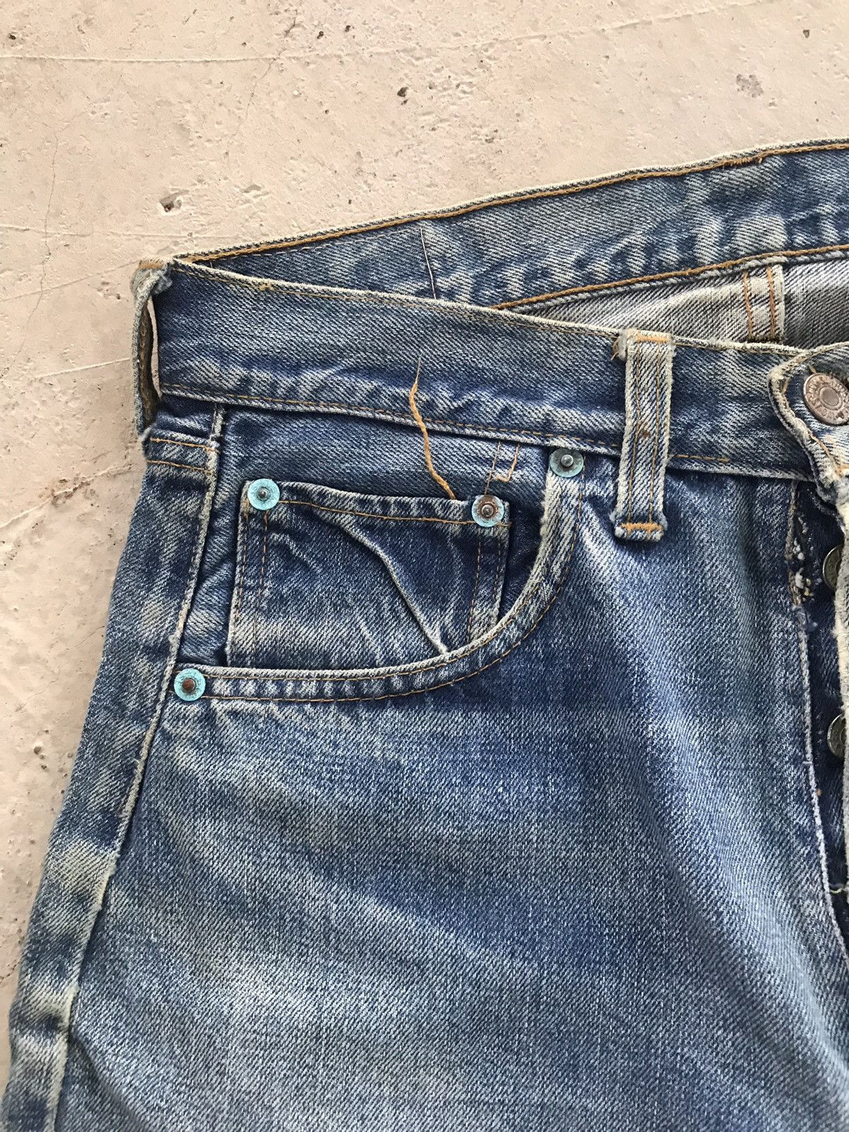 Levi's Vintage Clothing RARE VINTAGE LEVIS 501 BUTTON NO 6 SELVEDGE DENIM PANT Size US 30 / EU 46 - 14 Thumbnail