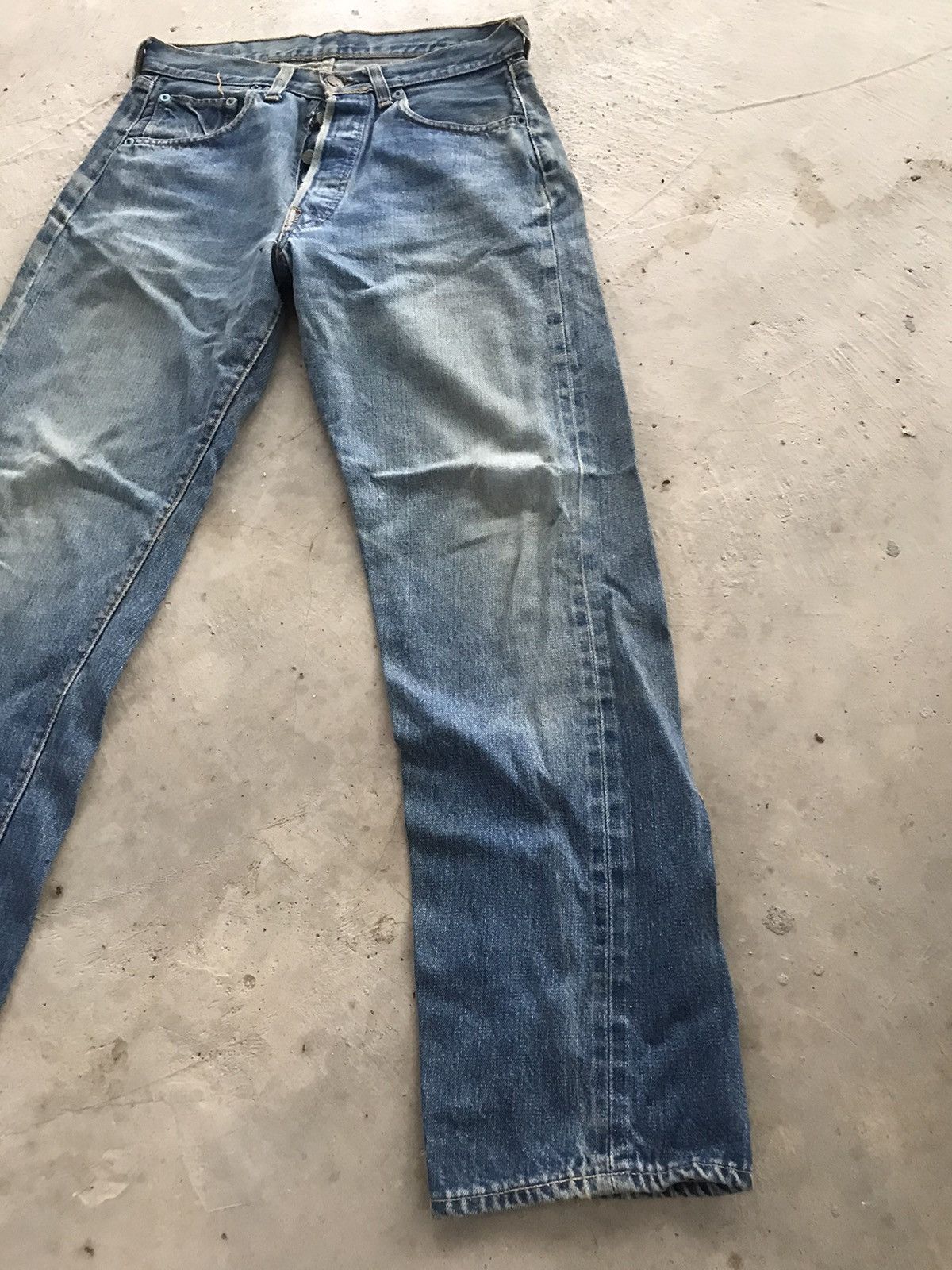 Levi's Vintage Clothing RARE VINTAGE LEVIS 501 BUTTON NO 6 SELVEDGE DENIM PANT Size US 30 / EU 46 - 3 Thumbnail
