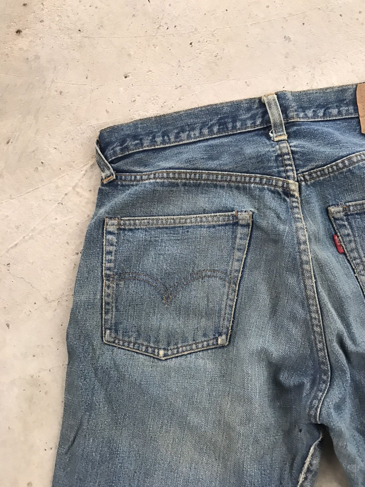 Levi's Vintage Clothing RARE VINTAGE LEVIS 501 BUTTON NO 6 SELVEDGE DENIM PANT Size US 30 / EU 46 - 8 Thumbnail