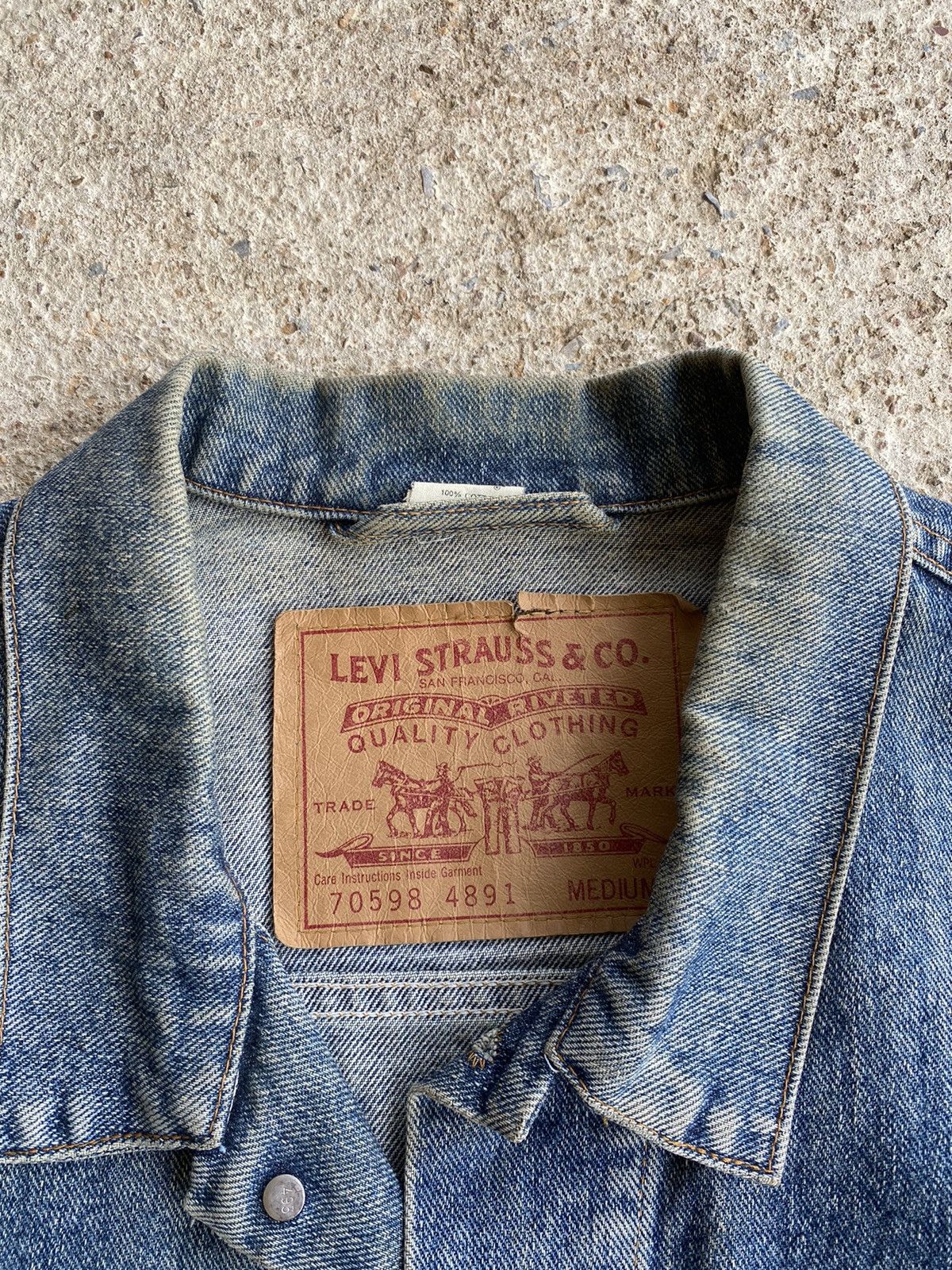 Levi's Vintage 90’s Levi’s Distressed Denim Jean Jacket Size US M / EU 48-50 / 2 - 3 Thumbnail