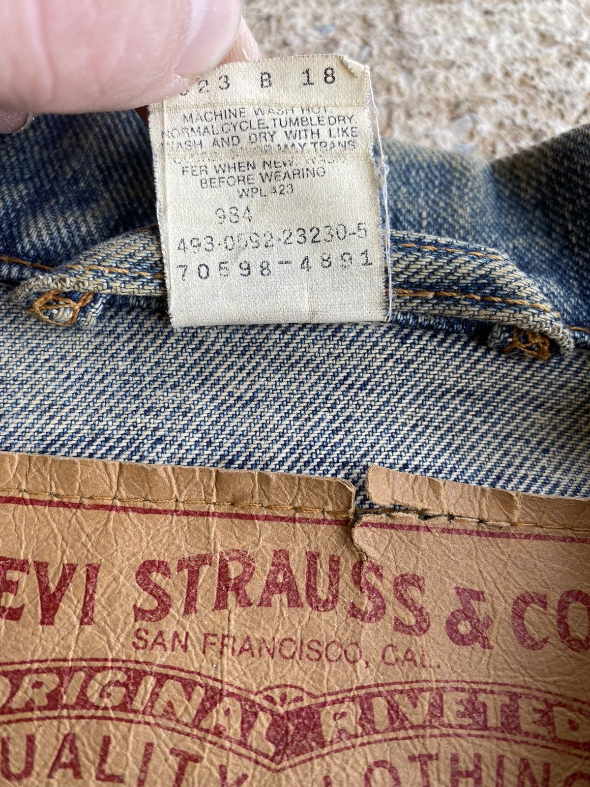 Levi's Vintage 90’s Levi’s Distressed Denim Jean Jacket Size US M / EU 48-50 / 2 - 5 Thumbnail