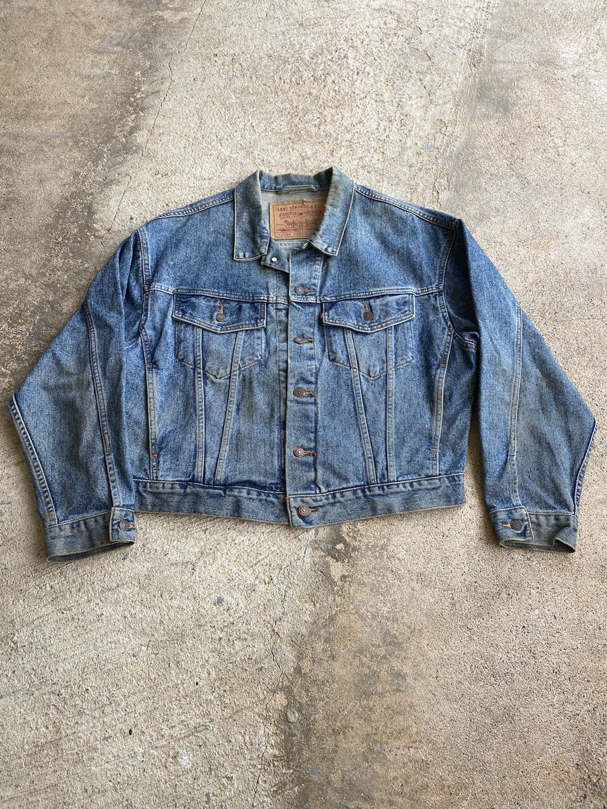 Levi's Vintage 90’s Levi’s Distressed Denim Jean Jacket Size US M / EU 48-50 / 2 - 1 Thumbnail