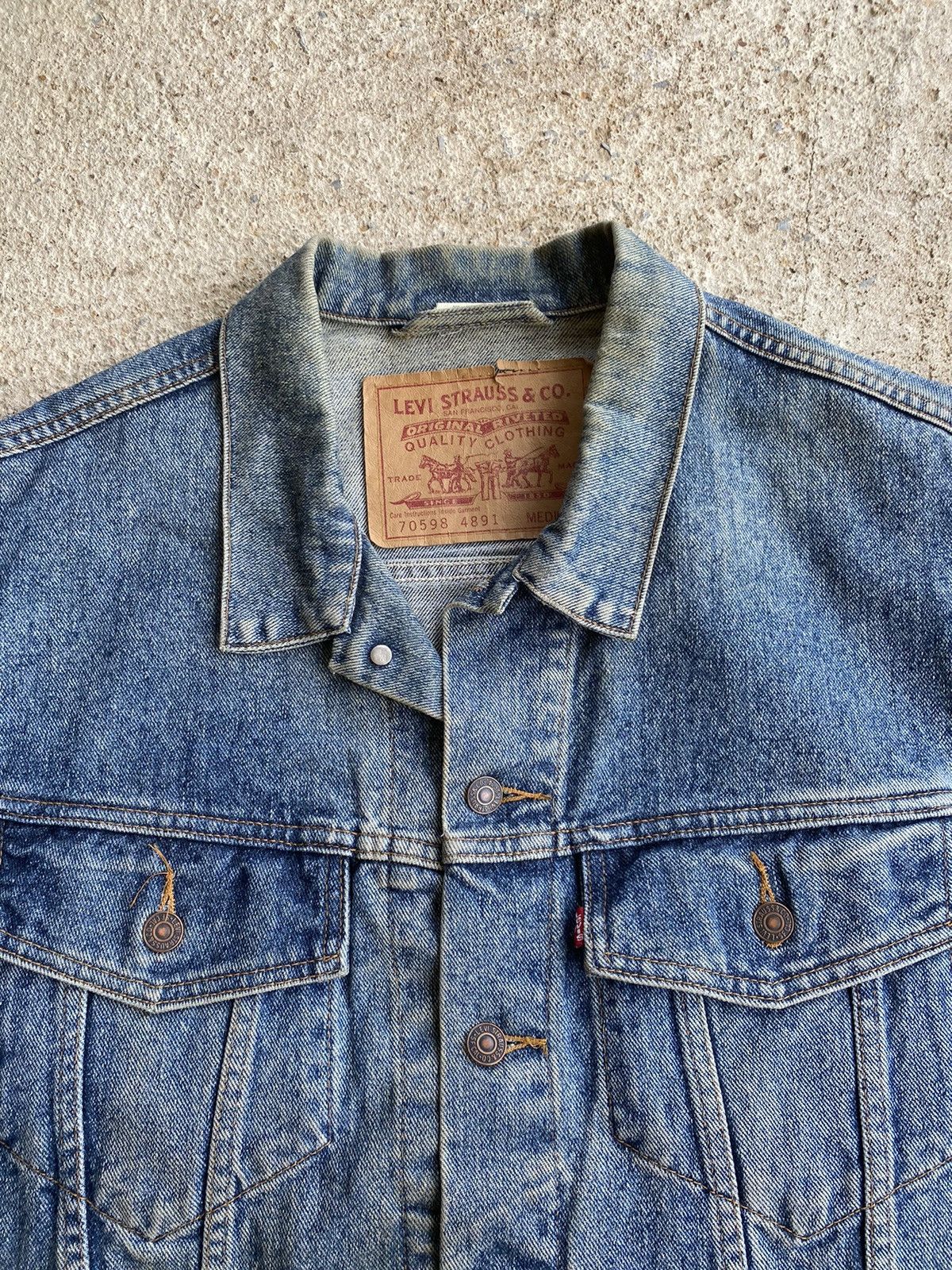 Levi's Vintage 90’s Levi’s Distressed Denim Jean Jacket Size US M / EU 48-50 / 2 - 2 Thumbnail