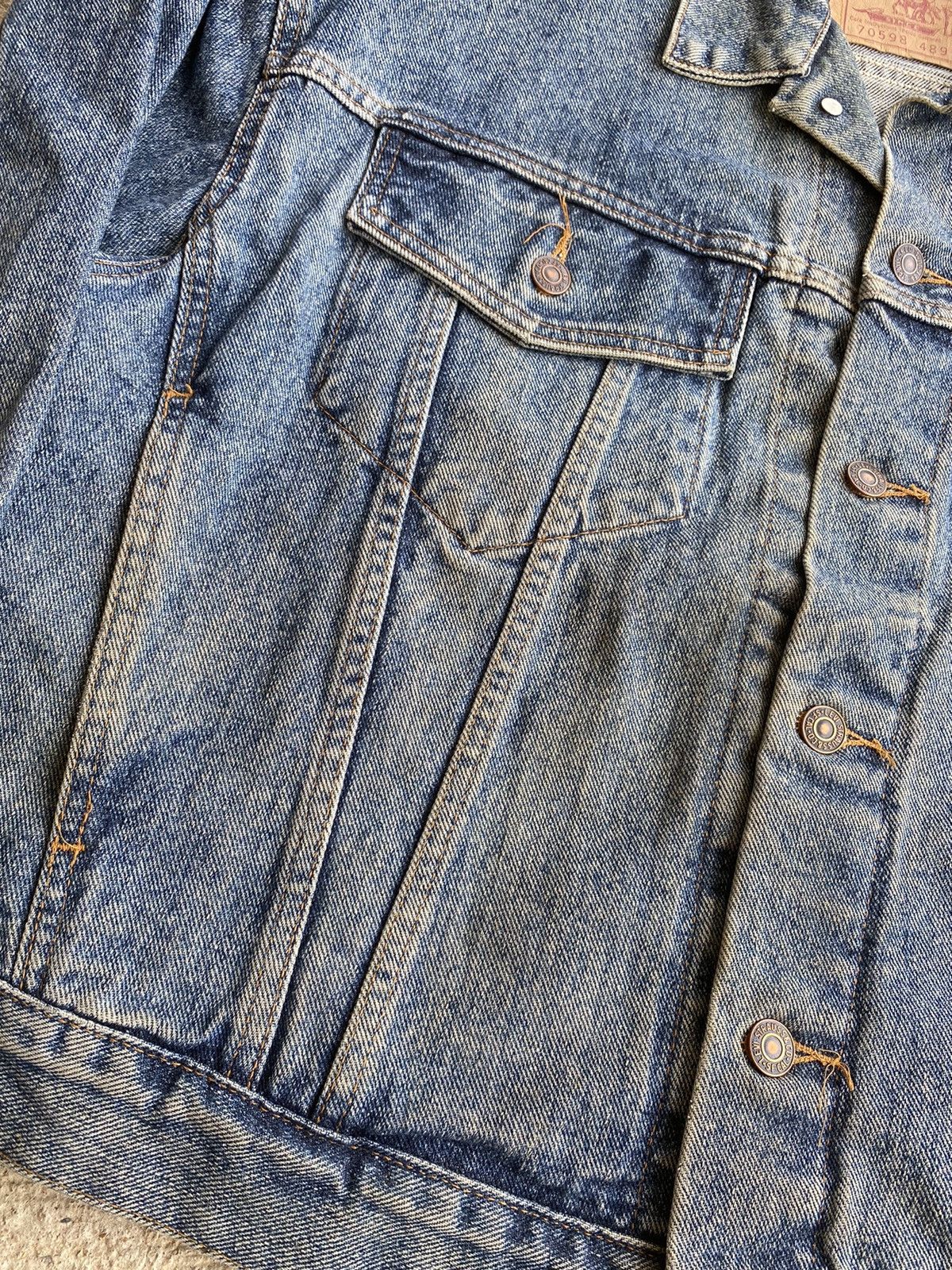 Levi's Vintage 90’s Levi’s Distressed Denim Jean Jacket Size US M / EU 48-50 / 2 - 7 Thumbnail