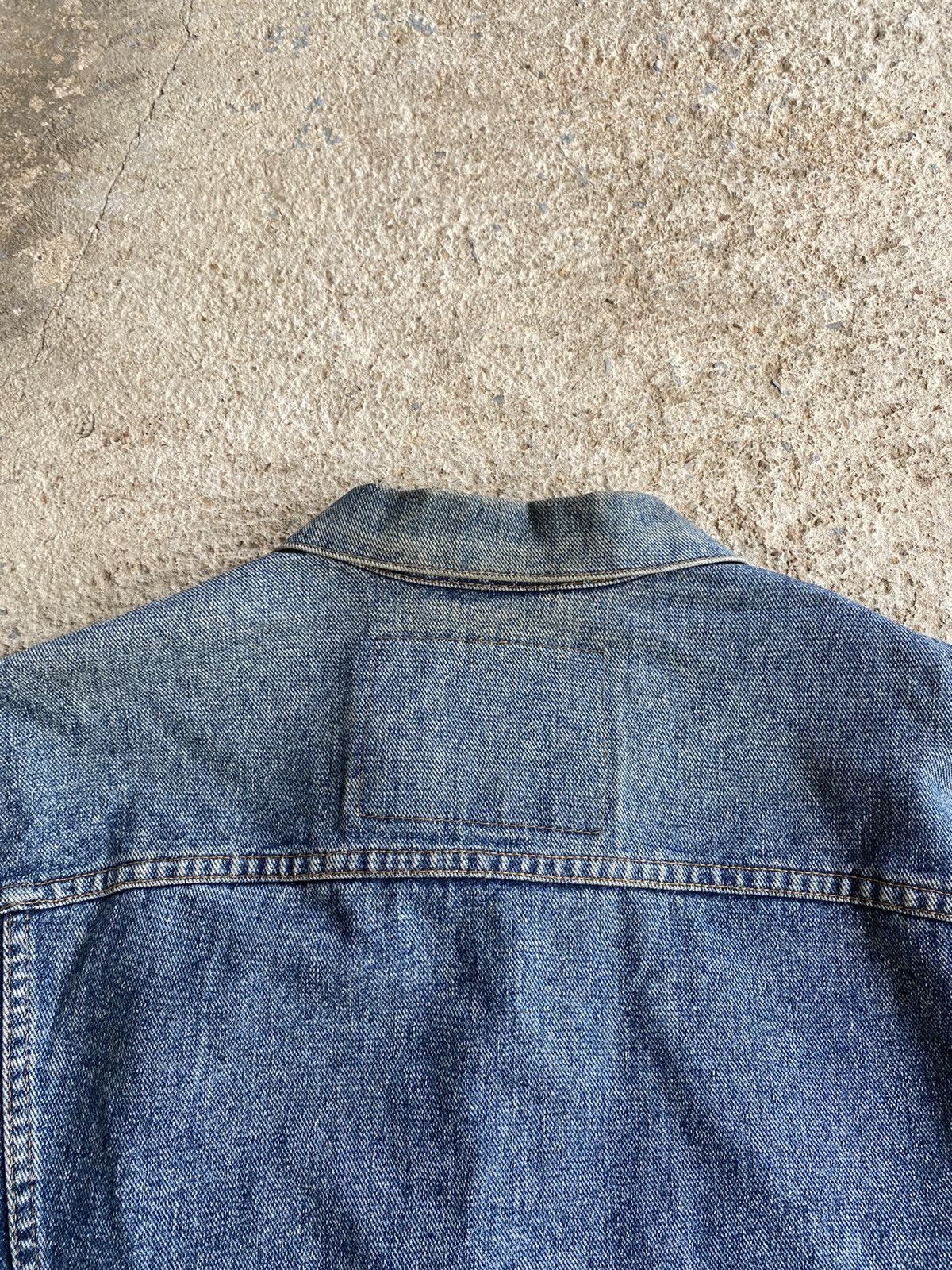 Levi's Vintage 90’s Levi’s Distressed Denim Jean Jacket Size US M / EU 48-50 / 2 - 9 Thumbnail
