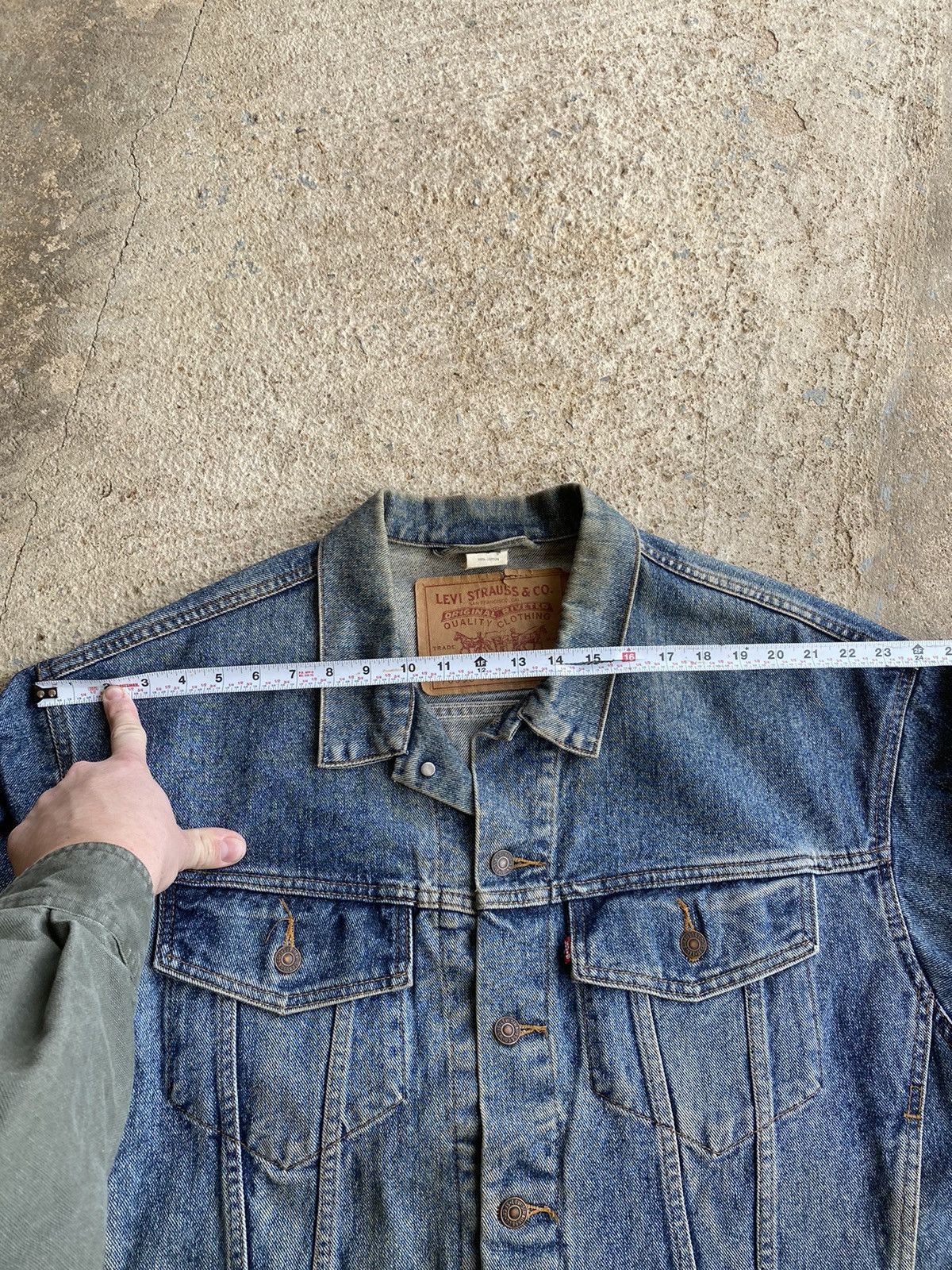 Levi's Vintage 90’s Levi’s Distressed Denim Jean Jacket Size US M / EU 48-50 / 2 - 13 Thumbnail