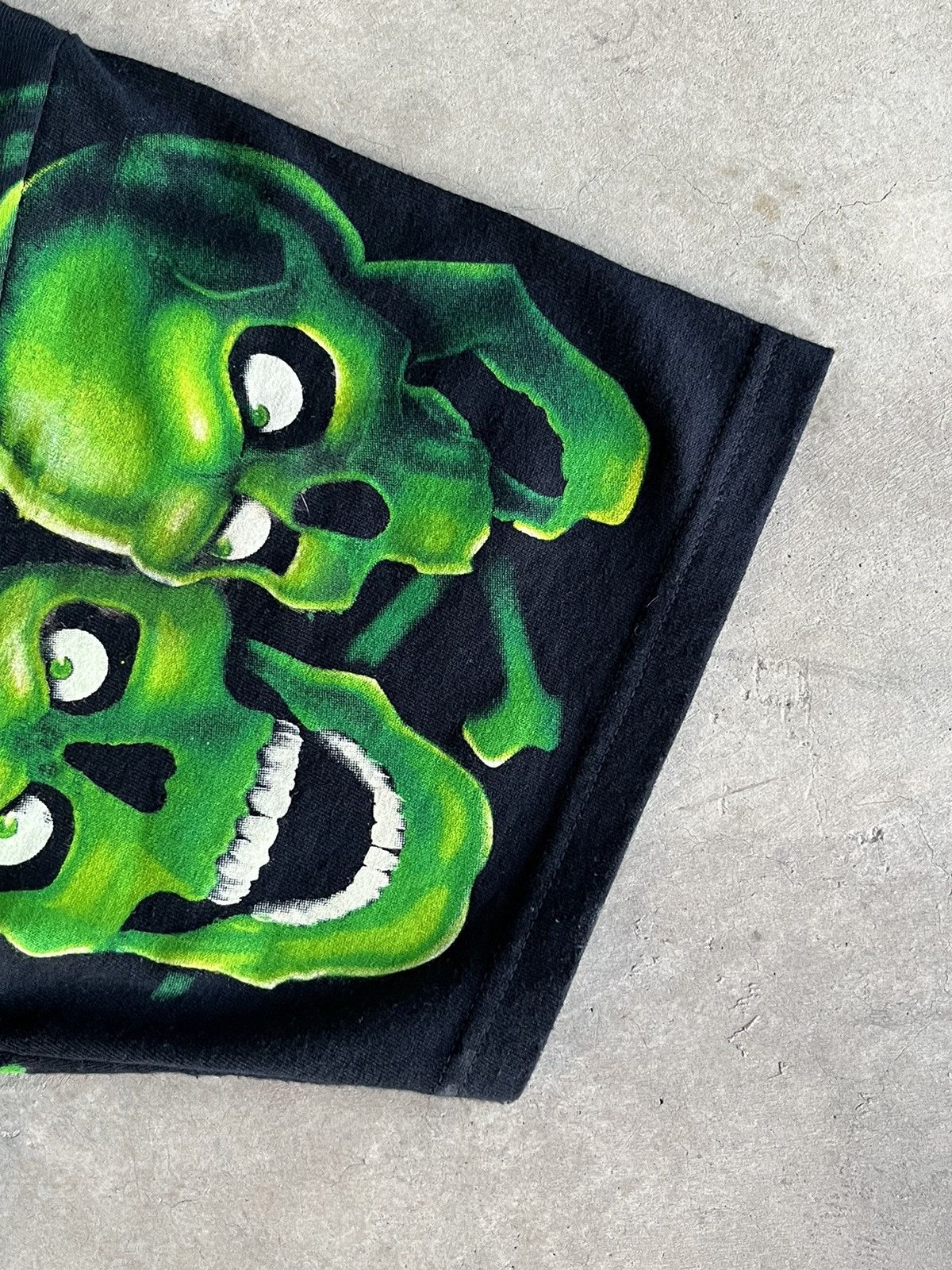 Liquid Blue × Vintage LIQUID BLUE VINTAGE 2001 *GREEN* SKULL PILE T-SHIRT (XL) Size US XL / EU 56 / 4 - 12 Thumbnail