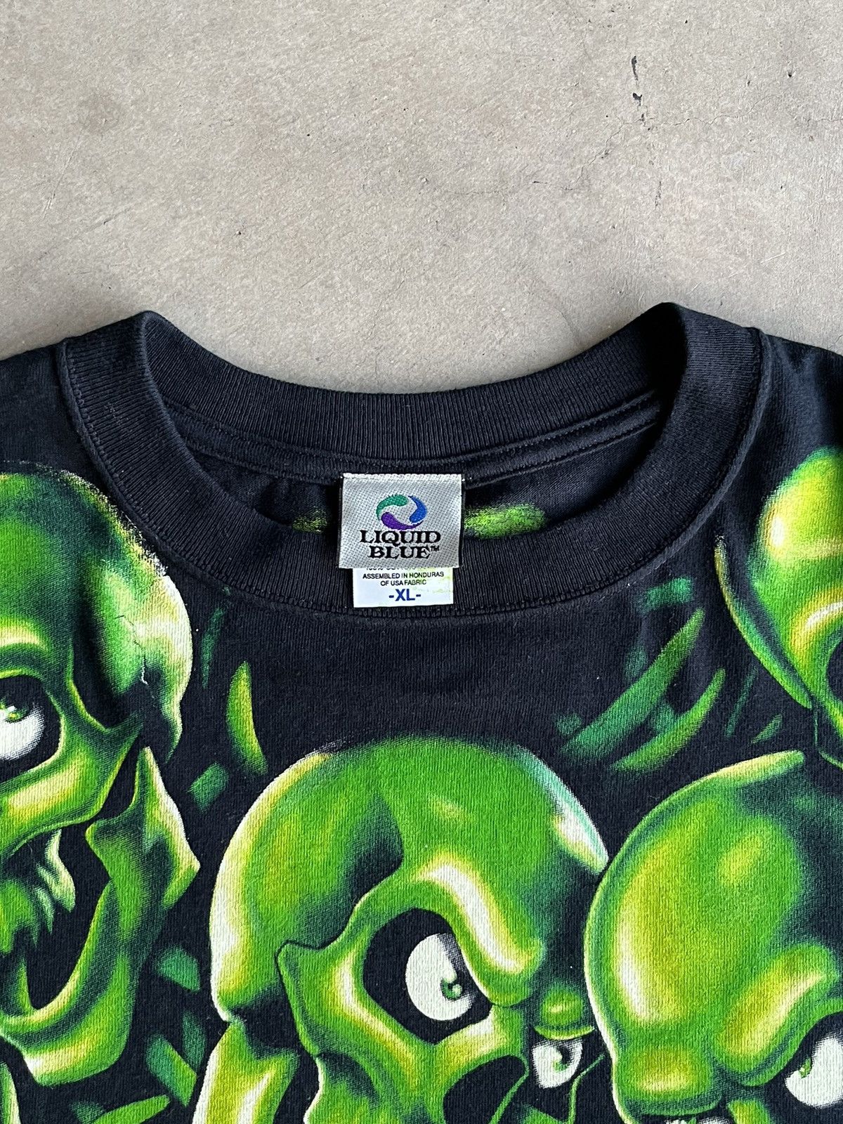 Liquid Blue × Vintage LIQUID BLUE VINTAGE 2001 *GREEN* SKULL PILE T-SHIRT (XL) Size US XL / EU 56 / 4 - 14 Thumbnail