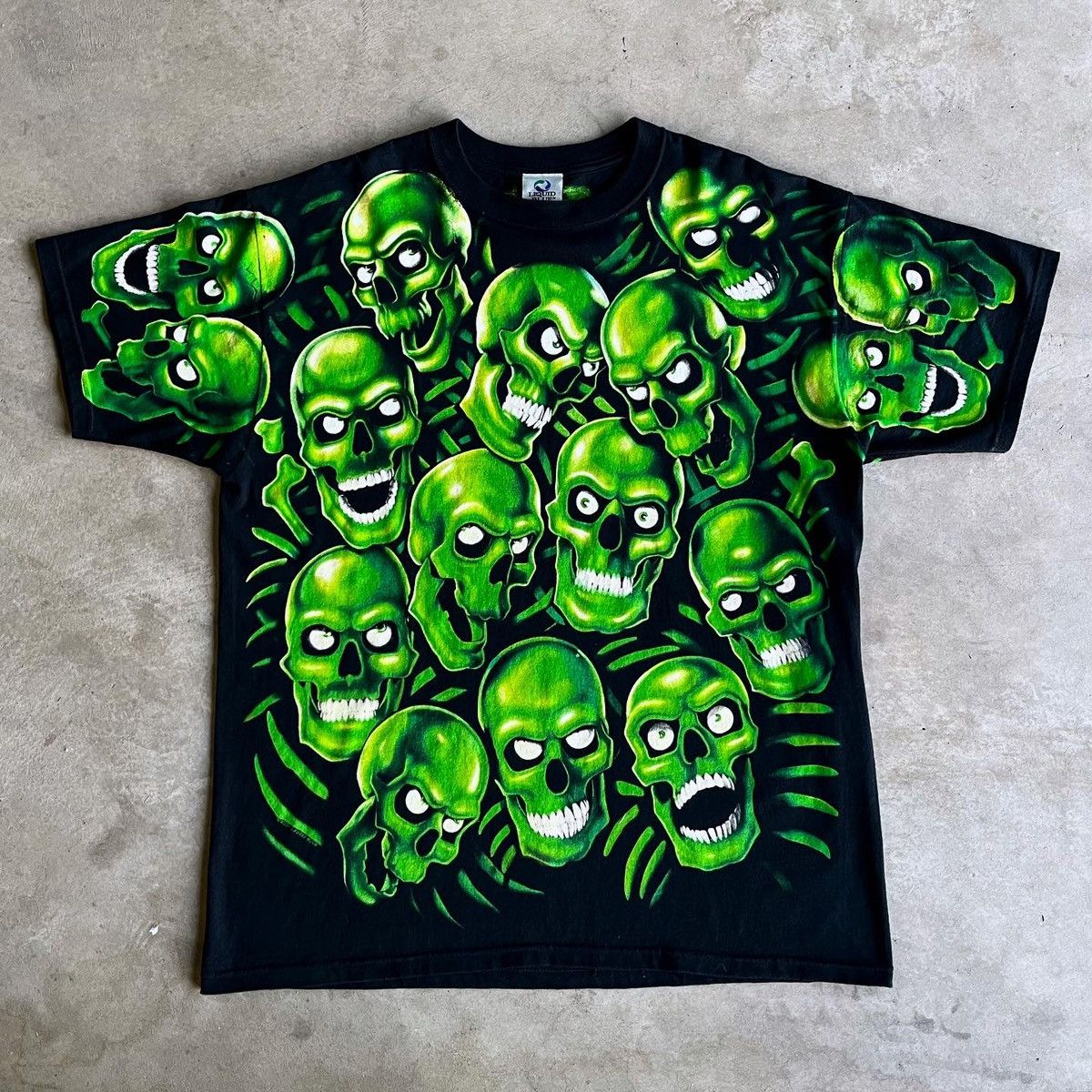 Liquid Blue × Vintage LIQUID BLUE VINTAGE 2001 *GREEN* SKULL PILE T-SHIRT (XL) Size US XL / EU 56 / 4 - 9 Thumbnail