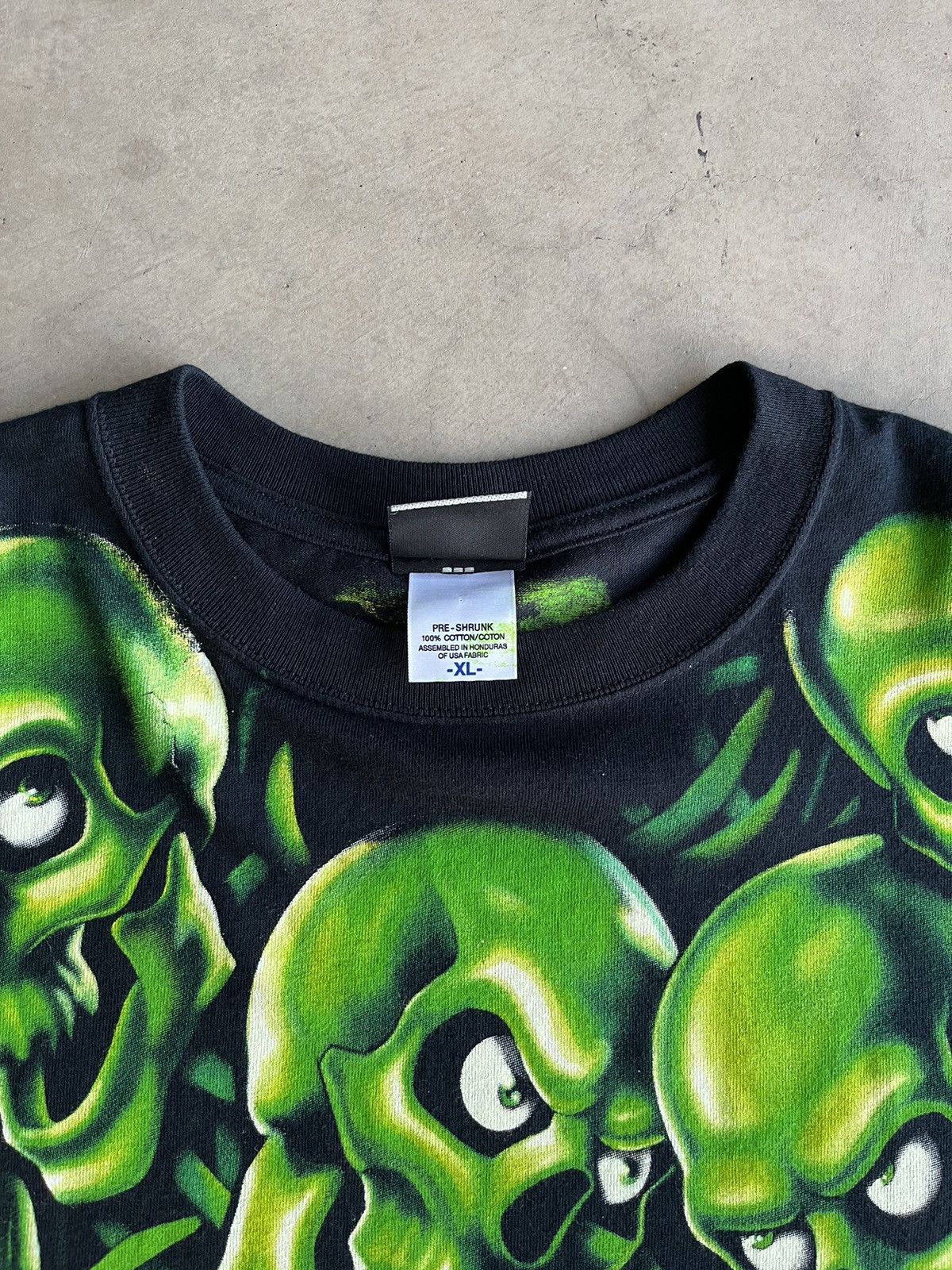 Liquid Blue × Vintage LIQUID BLUE VINTAGE 2001 *GREEN* SKULL PILE T-SHIRT (XL) Size US XL / EU 56 / 4 - 15 Thumbnail