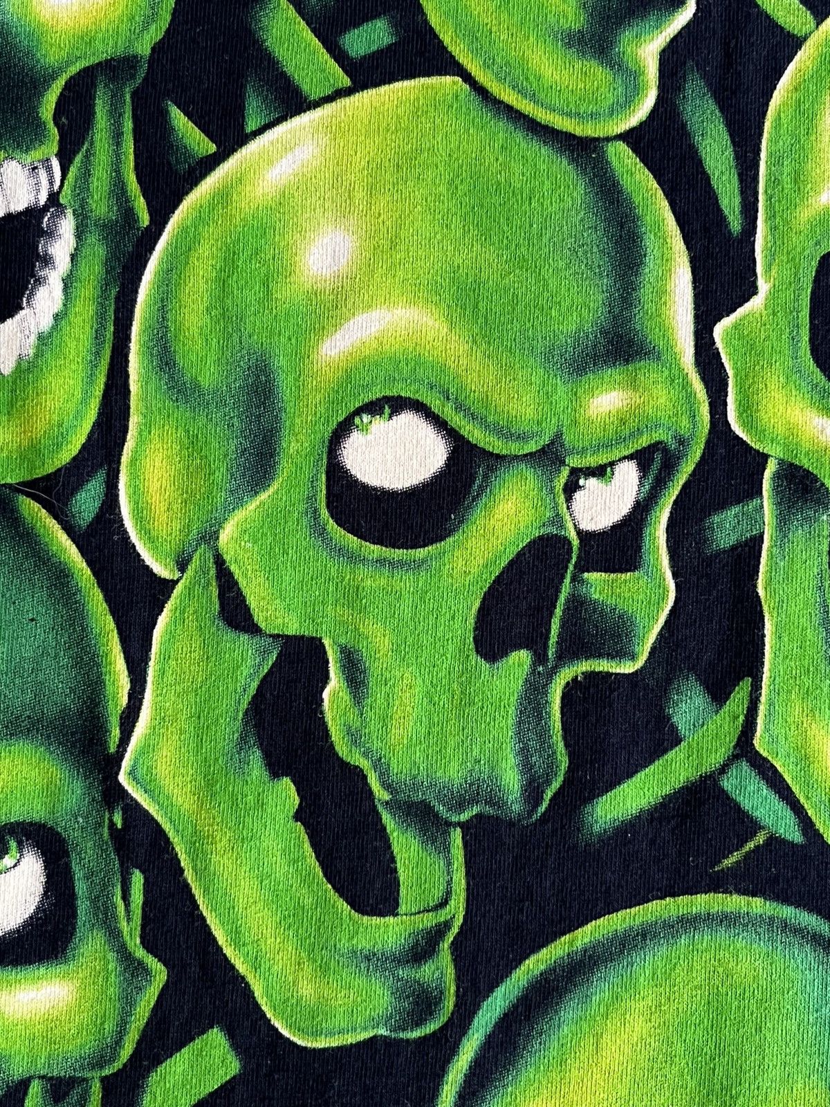 Liquid Blue × Vintage LIQUID BLUE VINTAGE 2001 *GREEN* SKULL PILE T-SHIRT (XL) Size US XL / EU 56 / 4 - 20 Thumbnail
