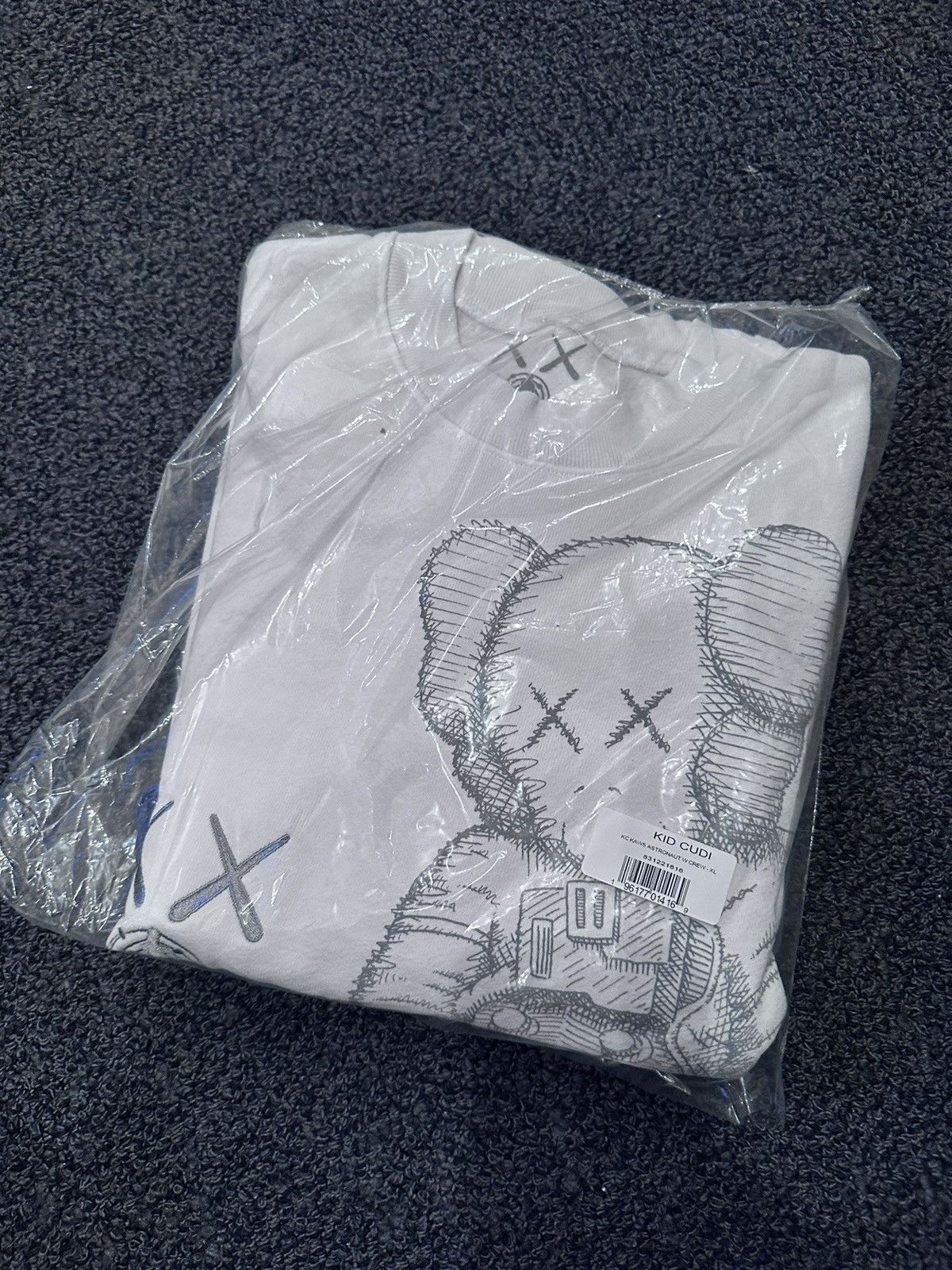 Kaws × Kid Cudi Kaws x Kid Cudi Crewneck Size US XL / EU 56 / 4 - 2 Thumbnail