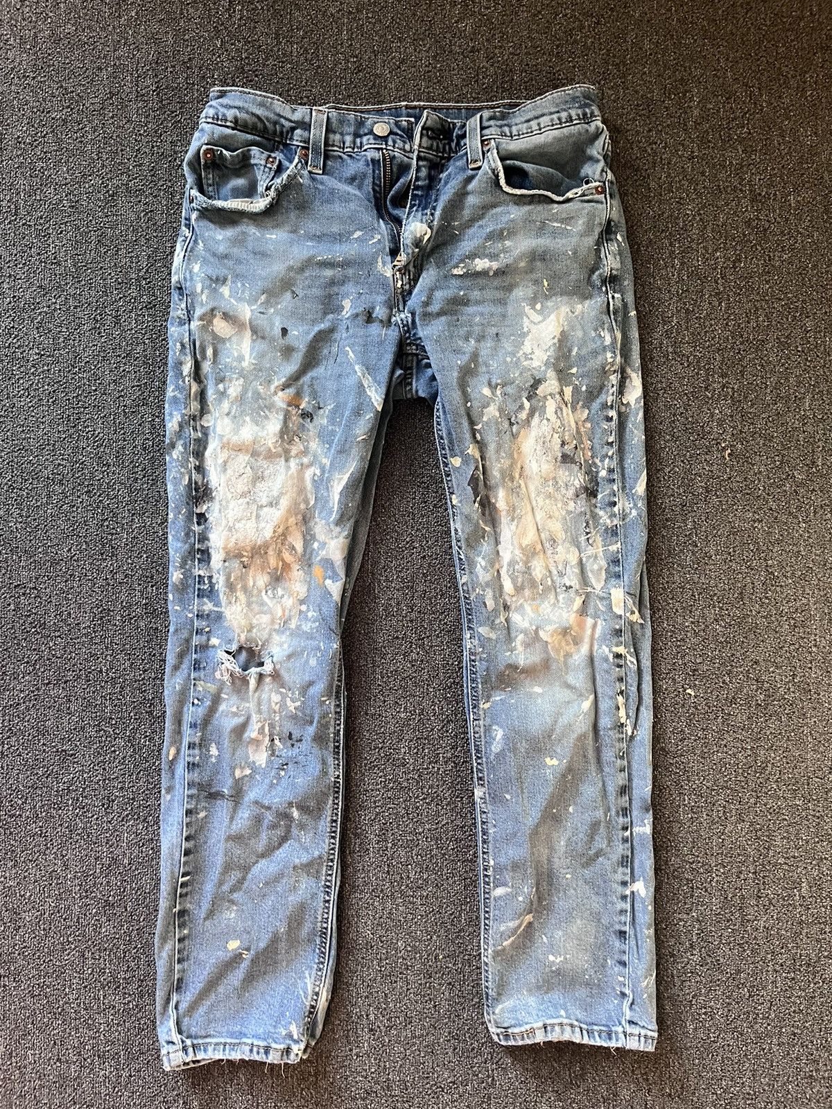Paint splattered natural distressing Levi’s 32x32