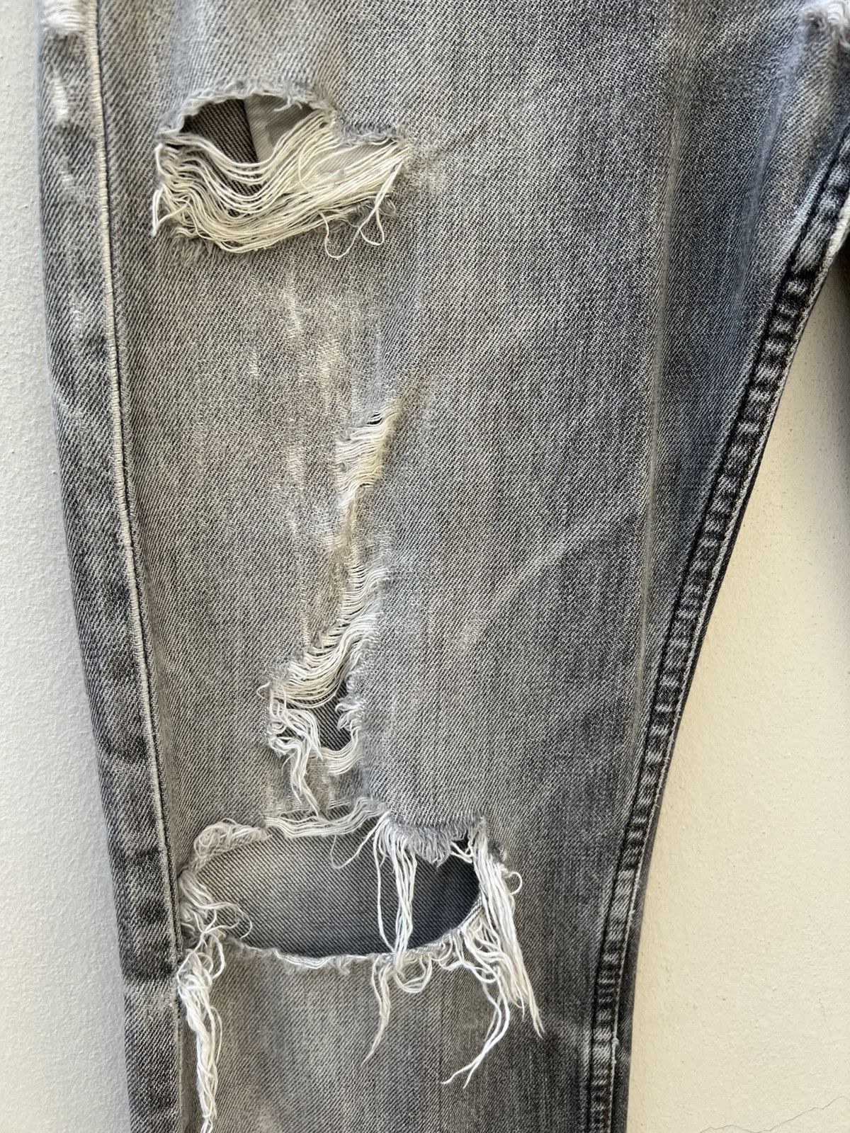 Levi's Trashed 2002 Levi’s 505 Faded Black Denim Distress Jeans Size US 31 - 8 Thumbnail