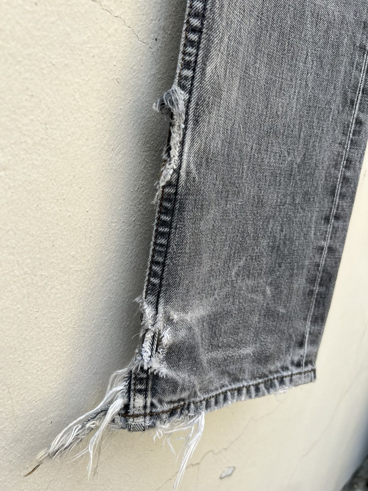 Levi's Trashed 2002 Levi’s 505 Faded Black Denim Distress Jeans Size US 31 - 15 Thumbnail