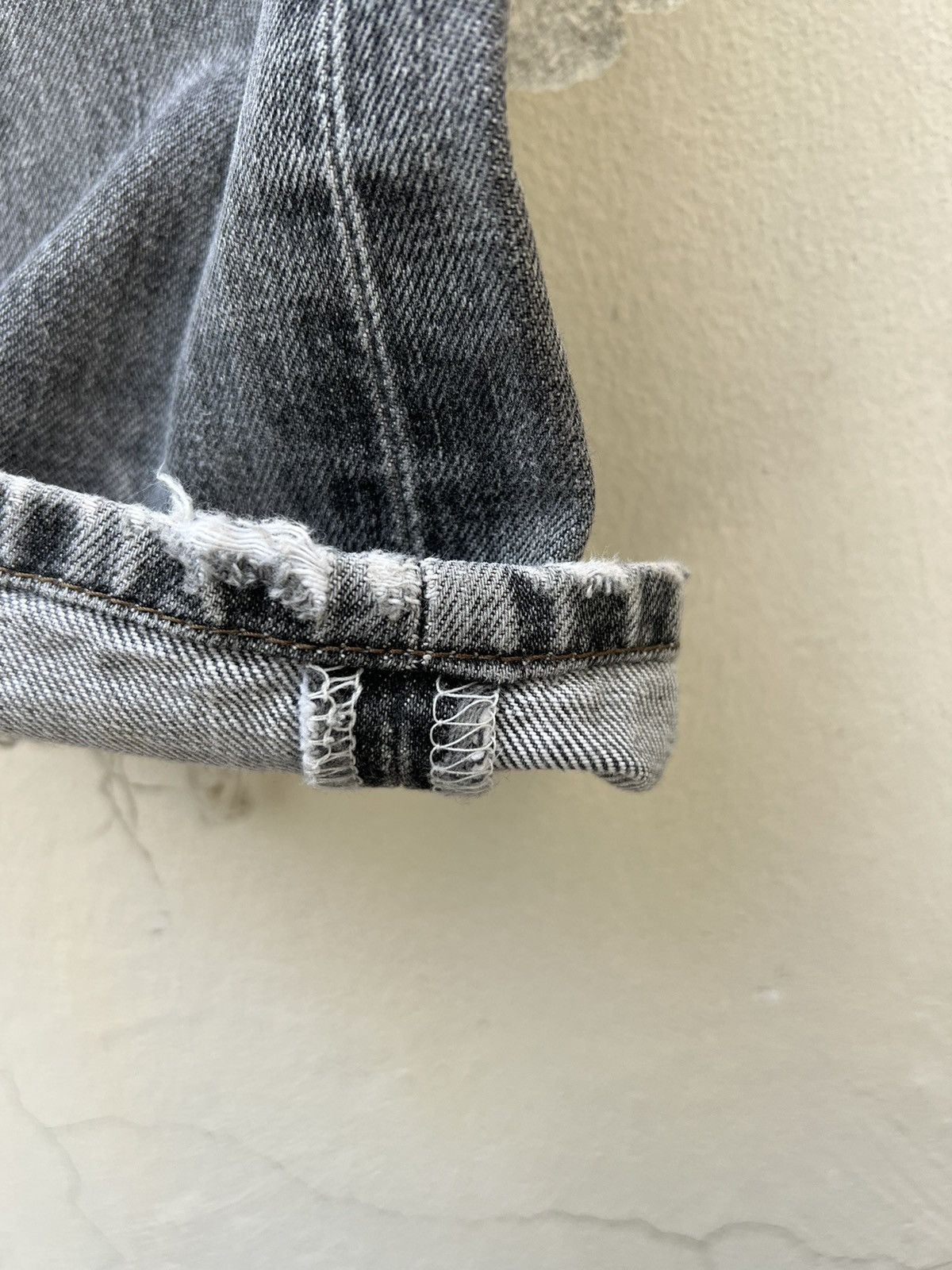 Levi's Trashed 2002 Levi’s 505 Faded Black Denim Distress Jeans Size US 31 - 16 Thumbnail