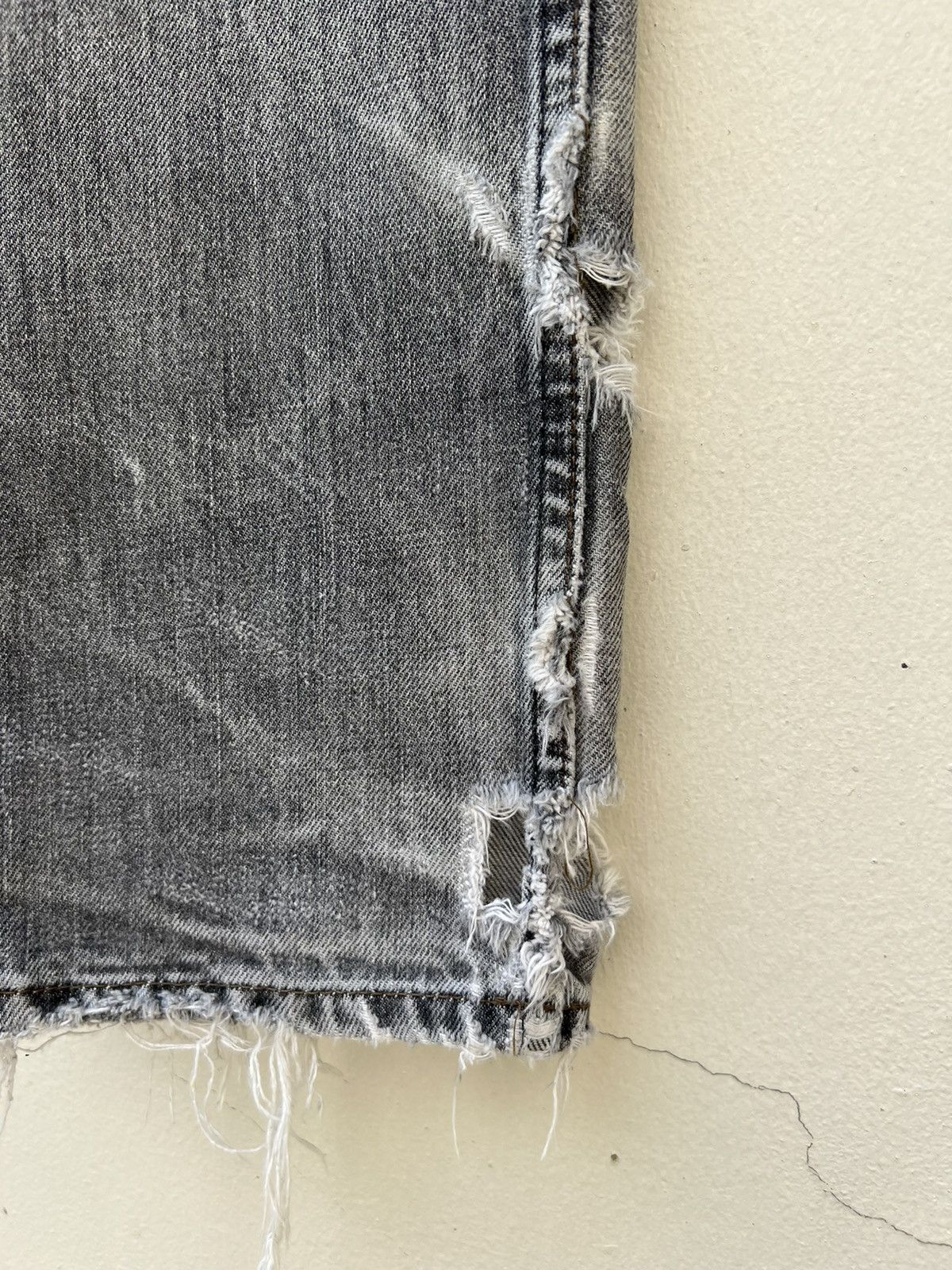 Levi's Trashed 2002 Levi’s 505 Faded Black Denim Distress Jeans Size US 31 - 10 Thumbnail