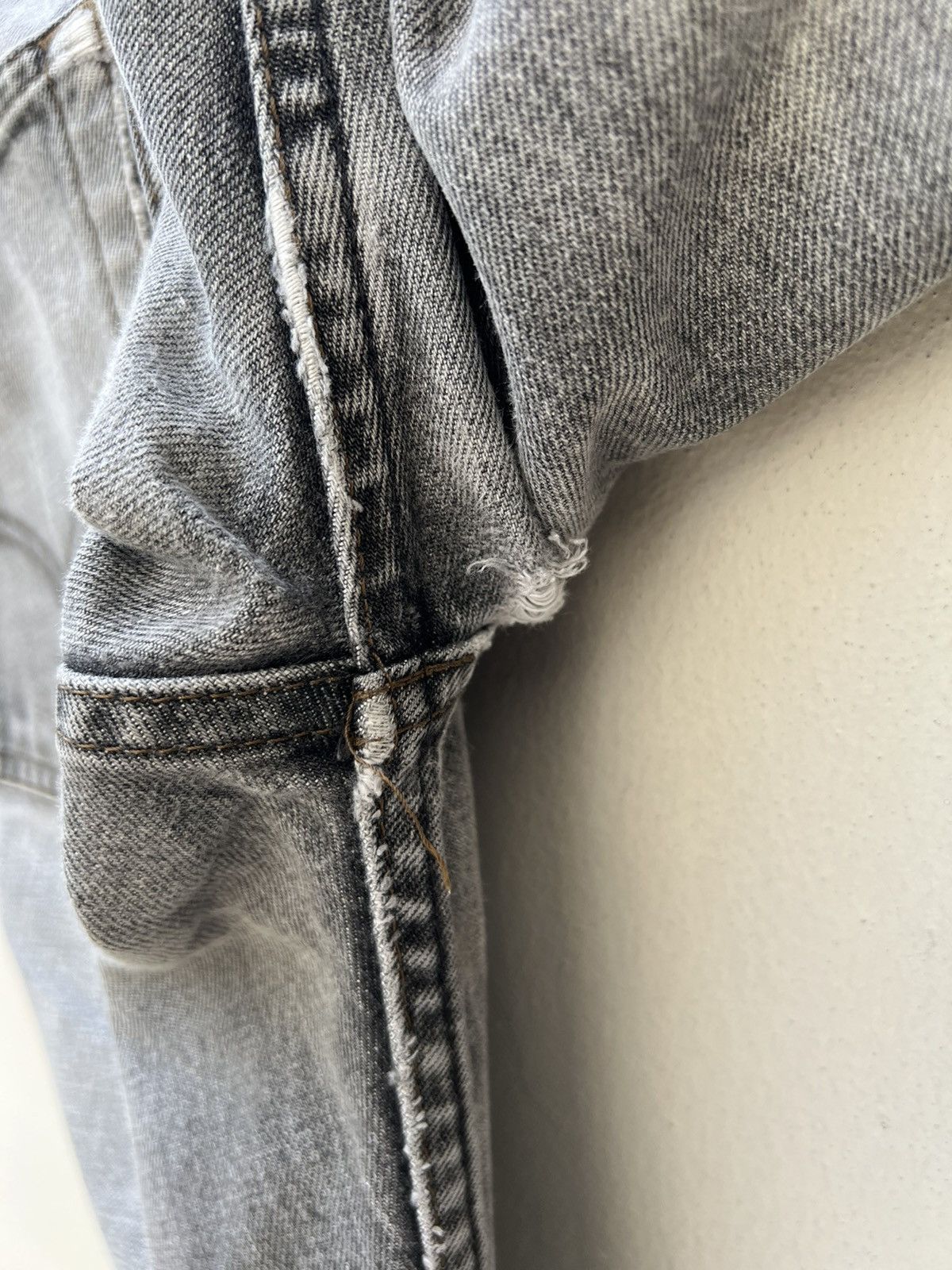 Levi's Trashed 2002 Levi’s 505 Faded Black Denim Distress Jeans Size US 31 - 24 Thumbnail