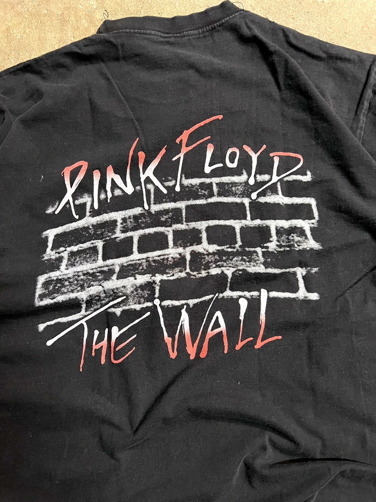Band Tees × Vintage Vintage Pink Floyd The Wall Band Tee Size US L / EU 52-54 / 3 - 7 Thumbnail