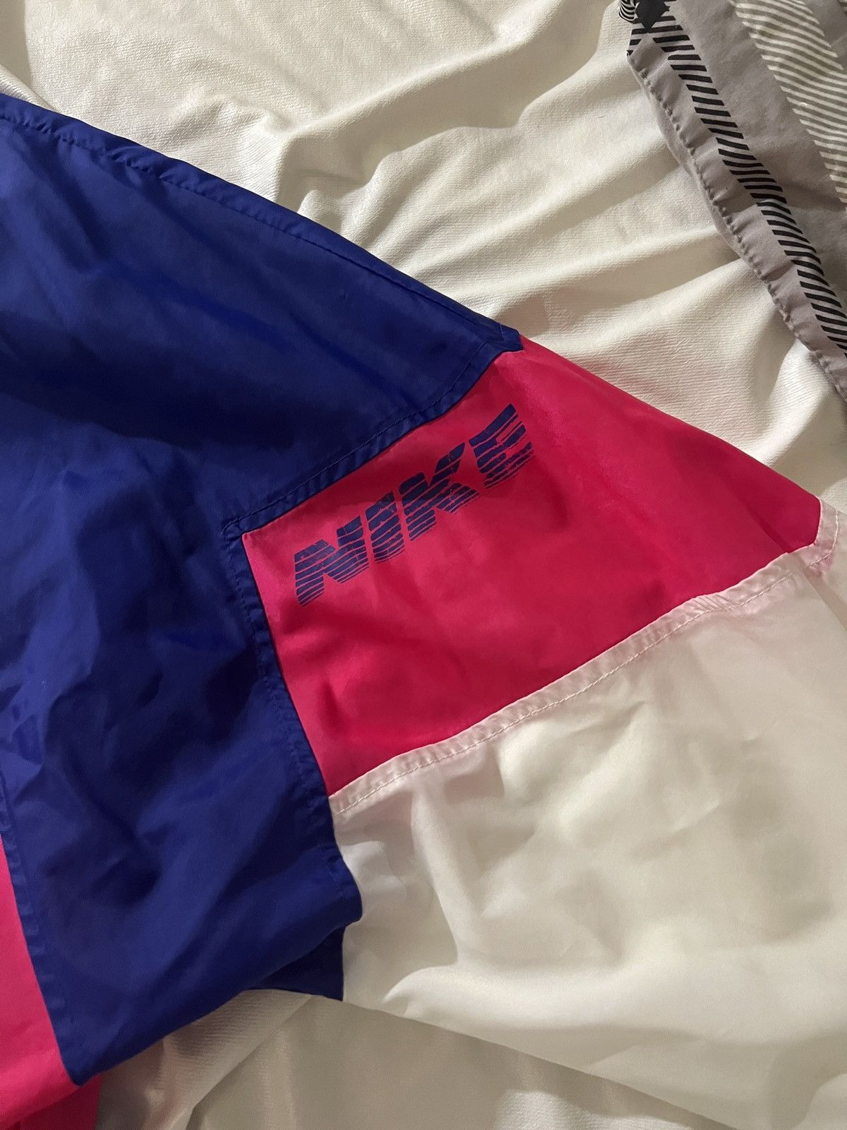 Nike × Vintage Vintage Nike Windbreaker Size XL Size US XL / EU 56 / 4 - 4 Thumbnail