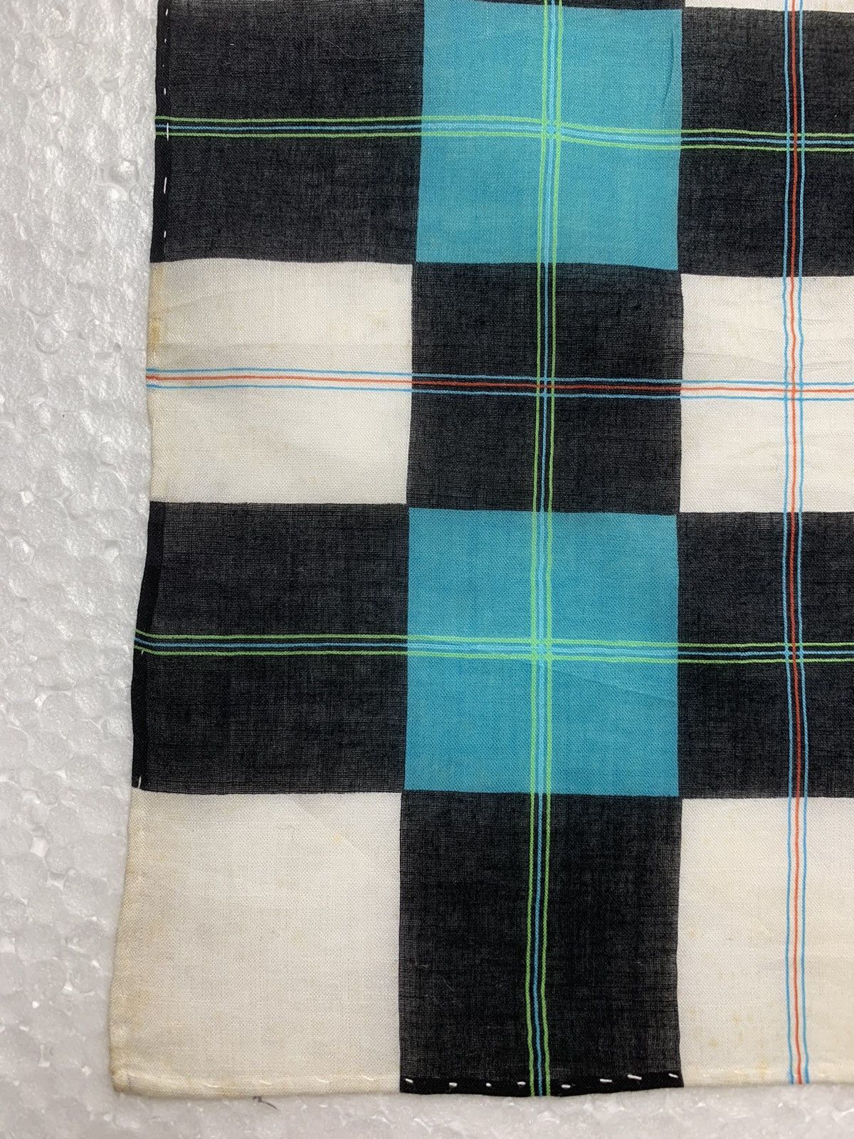 Yves Saint Laurent Yves Saint Laurent Handkerchief / Pocketsquares Size ONE SIZE - 5 Thumbnail