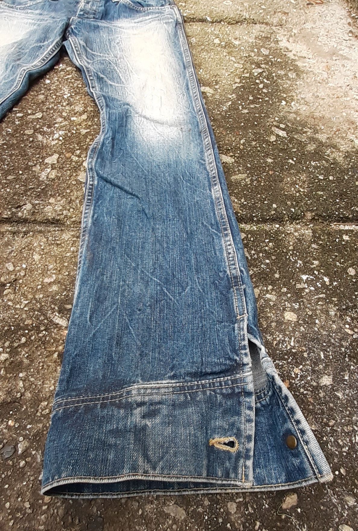Lee Rare! Hard to Find..Vtg Lee Rider Jpn With Button On The Leg Size US 28 / EU 44 - 10 Thumbnail