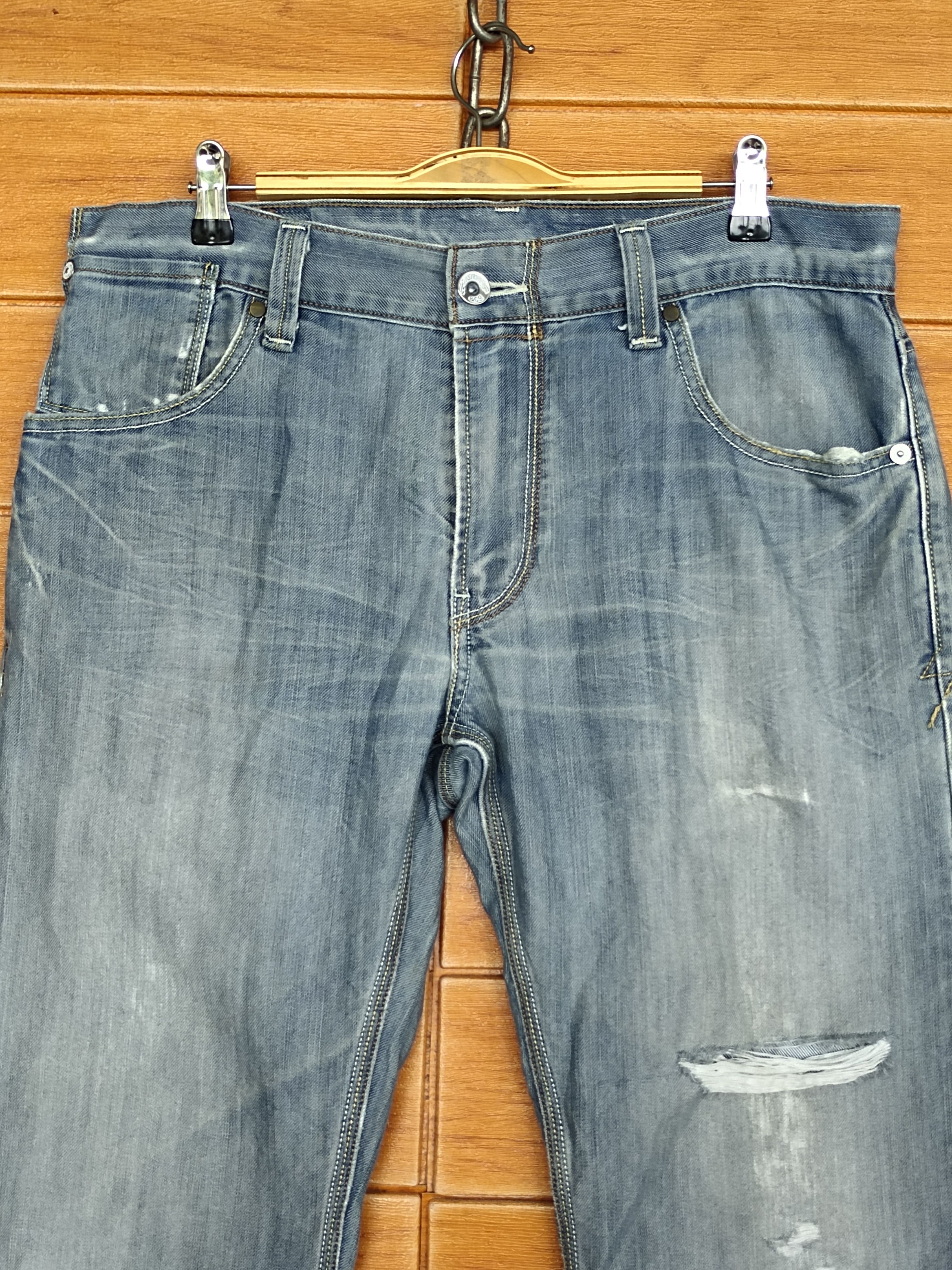 Levi's Vintage Clothing Levi's 514 Distressed Loose Wide Denim Jeans Size US 34 / EU 50 - 2 Thumbnail