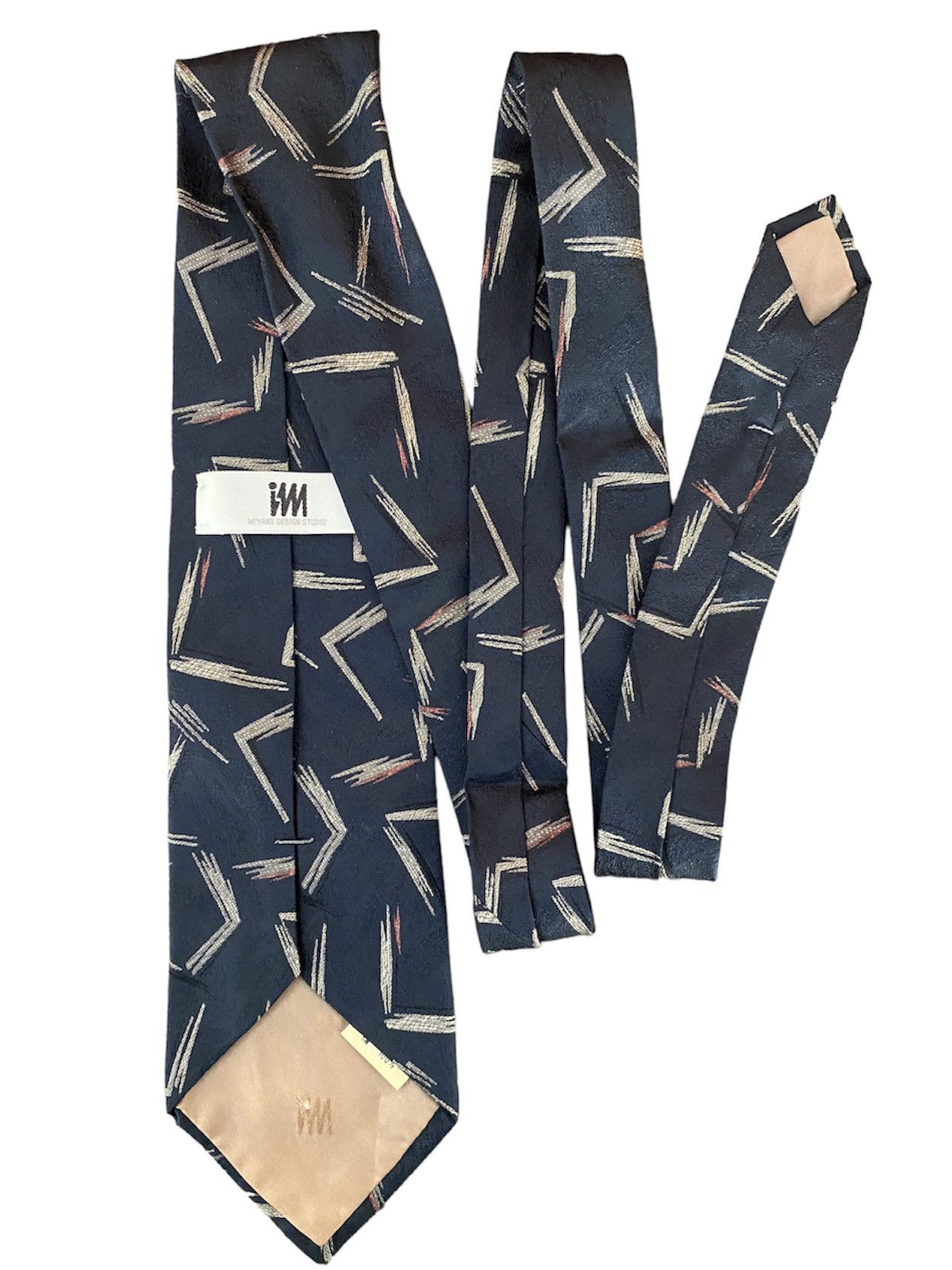 Issey Miyake × Japanese Brand × Vintage VTG ISSEY MIYAKE 100% SILK NECKTIE Size ONE SIZE - 1 Thumbnail
