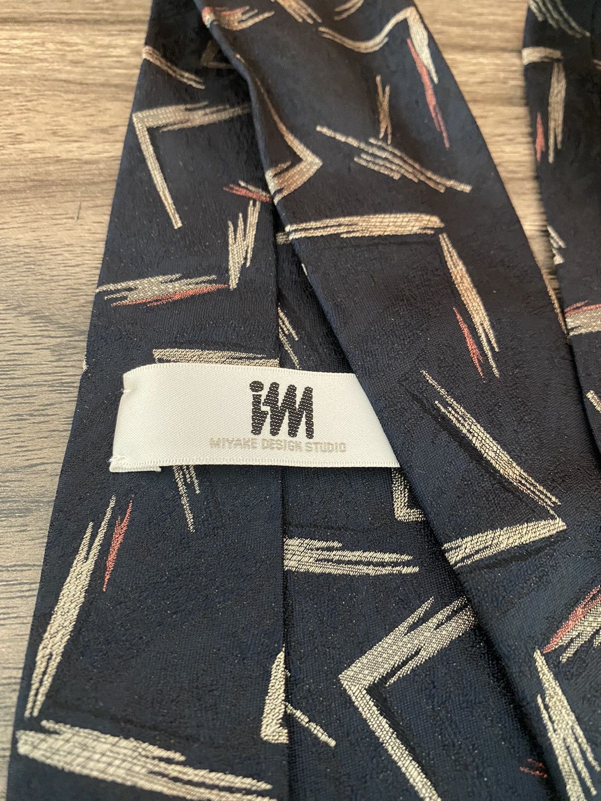 Issey Miyake × Japanese Brand × Vintage VTG ISSEY MIYAKE 100% SILK NECKTIE Size ONE SIZE - 3 Thumbnail