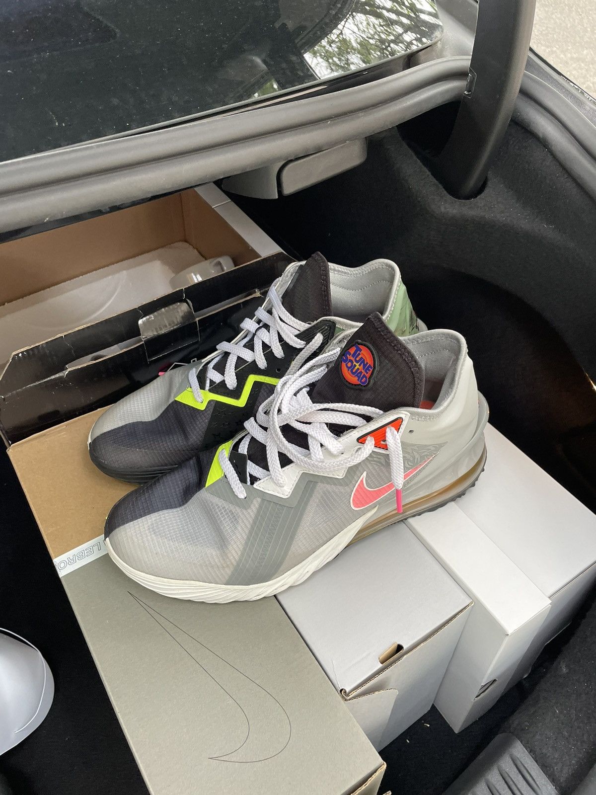 Nike Lebron 18 Low Bugs Marvin Men's
