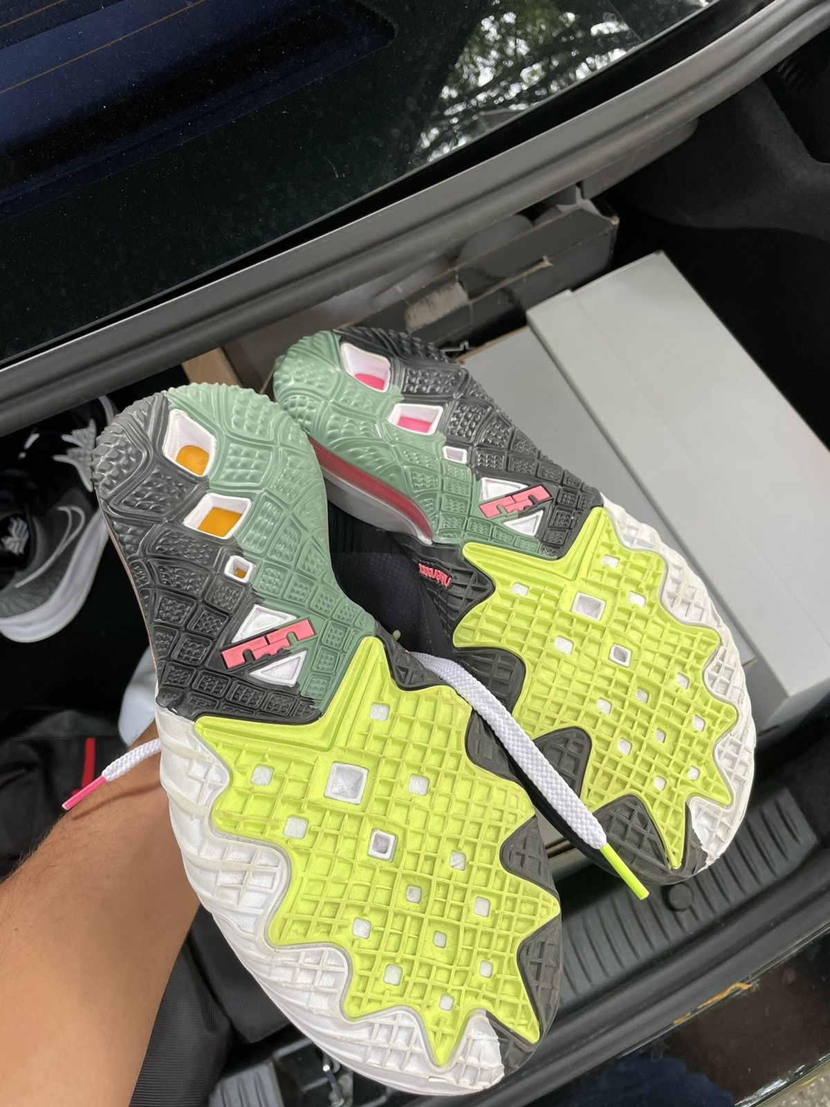 Nike Lebron 18 Low Bugs Marvin Men's