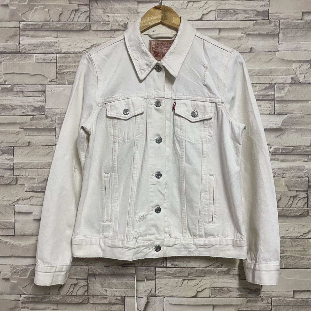 Levi's Levis Ex-Boyfriend Trucker Denim Jacket Distressed Size M / US 6-8 / IT 42-44 - 4 Thumbnail
