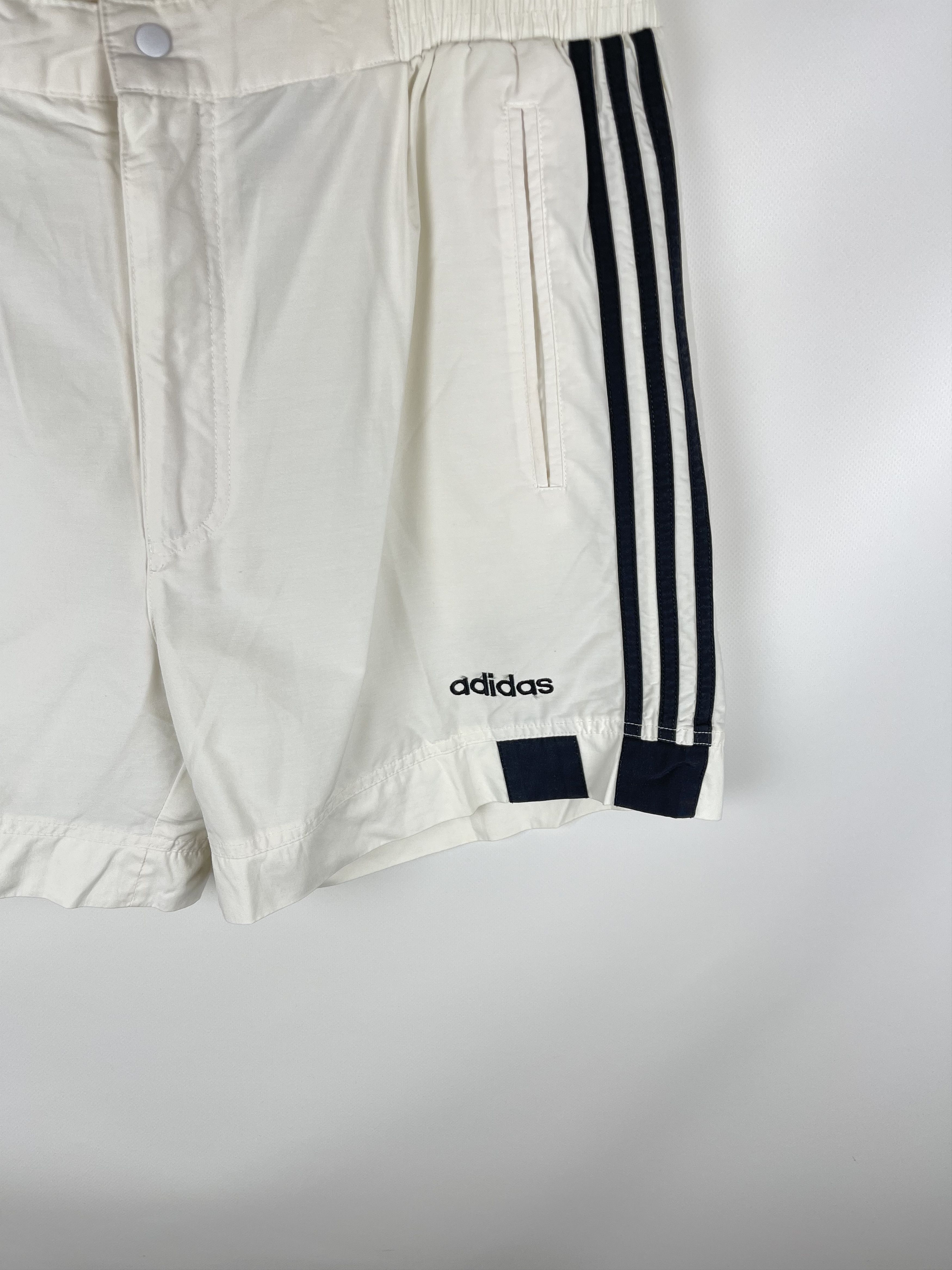Adidas Adidas vintage 90s white with black stripes shorts hype Size US 36 / EU 52 - 3 Thumbnail