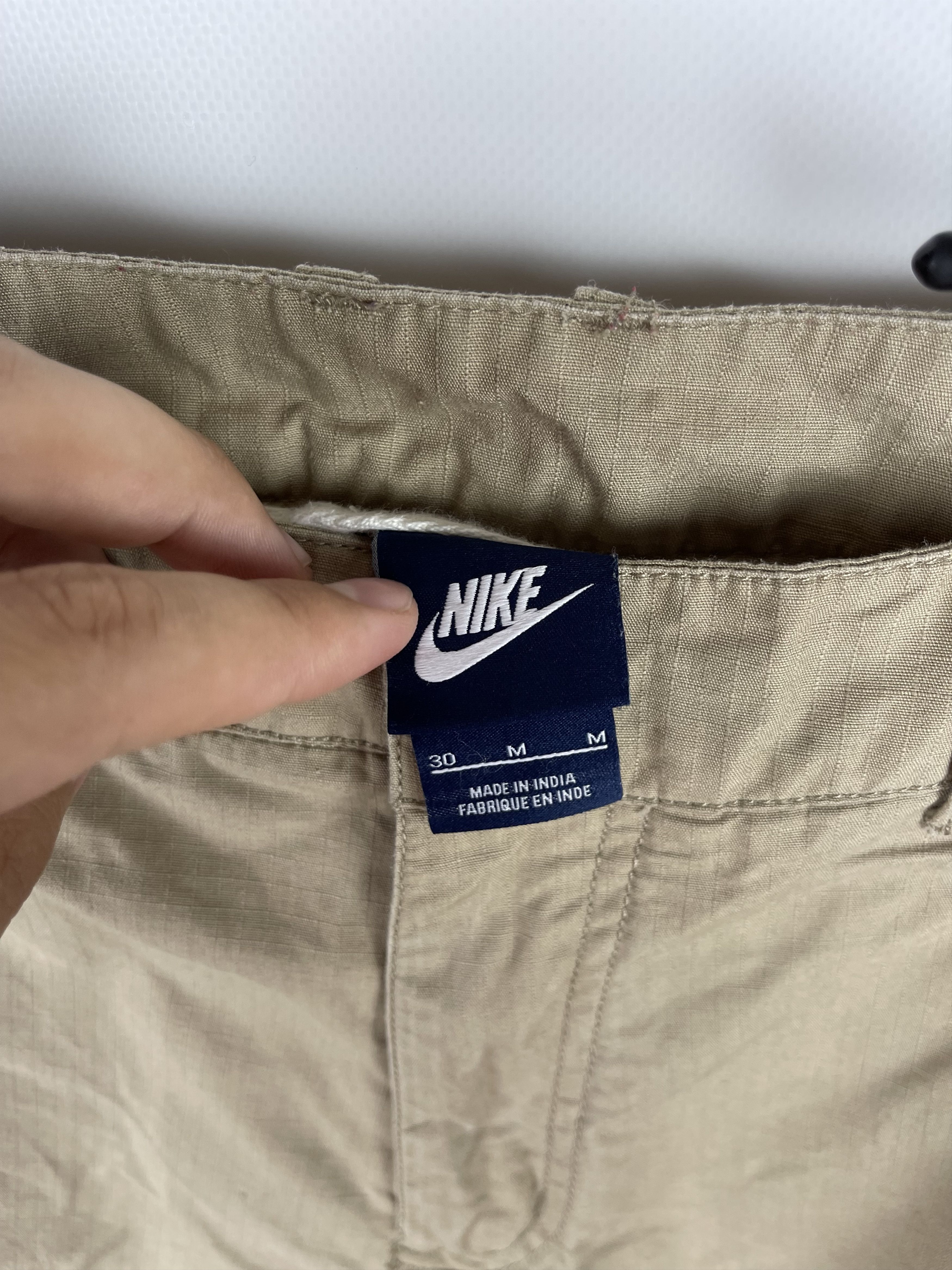 Nike Nike Vintage swoosh beige cargo shorts Size US 30 / EU 46 - 6 Thumbnail