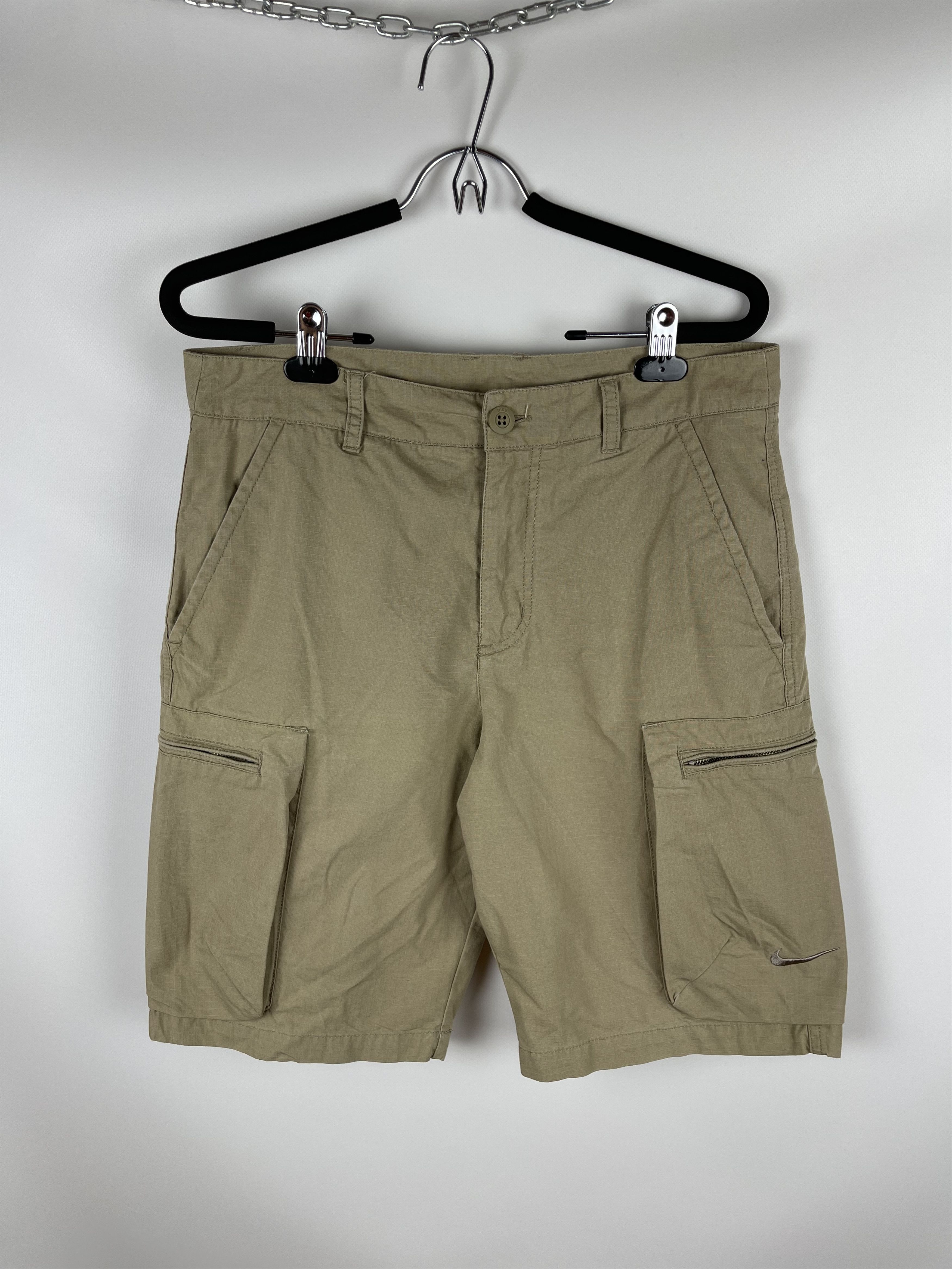 Nike Nike Vintage swoosh beige cargo shorts Size US 30 / EU 46 - 1 Thumbnail