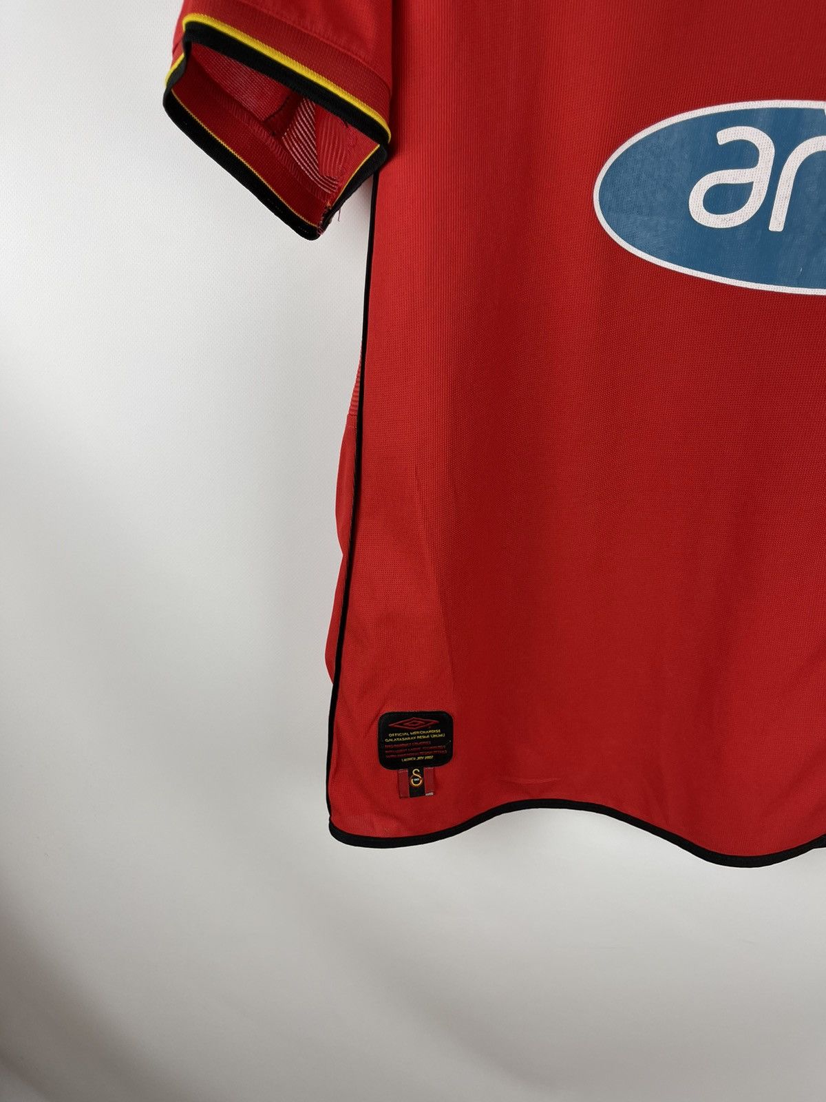 Umbro Umbro Galatasaray 2002 2003 away soccer jersey football Size US L / EU 52-54 / 3 - 4 Thumbnail