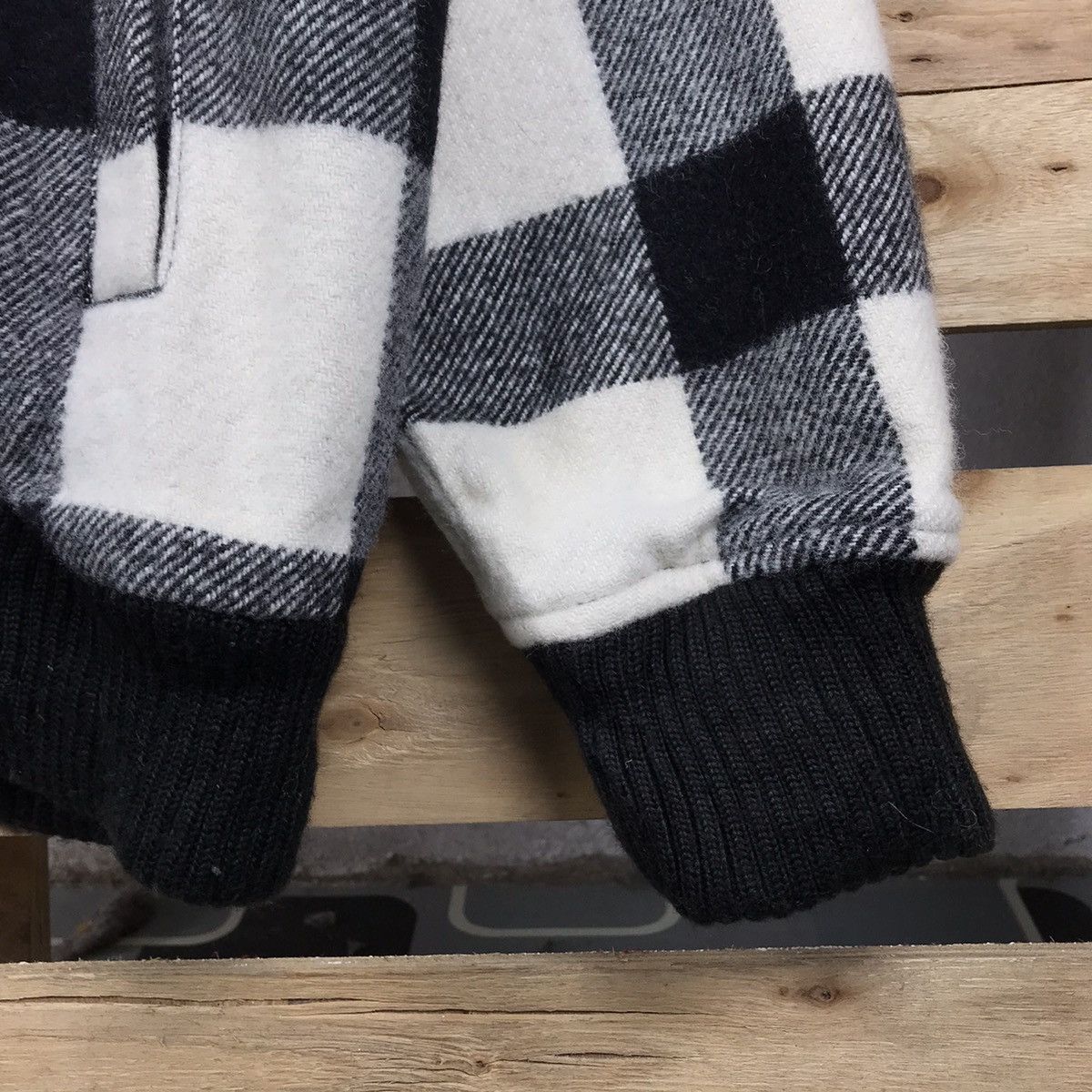 Vintage × Woolrich Woolen Mills Vintage Woolrich Zip Up Plaid Jacket Size US L / EU 52-54 / 3 - 4 Thumbnail