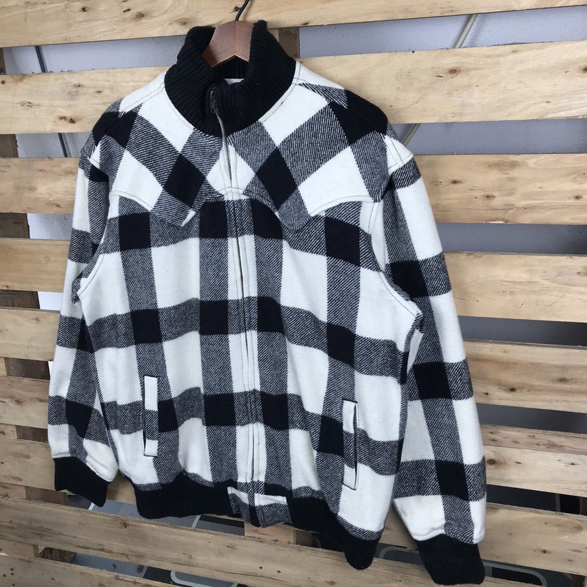 Vintage × Woolrich Woolen Mills Vintage Woolrich Zip Up Plaid Jacket Size US L / EU 52-54 / 3 - 3 Thumbnail